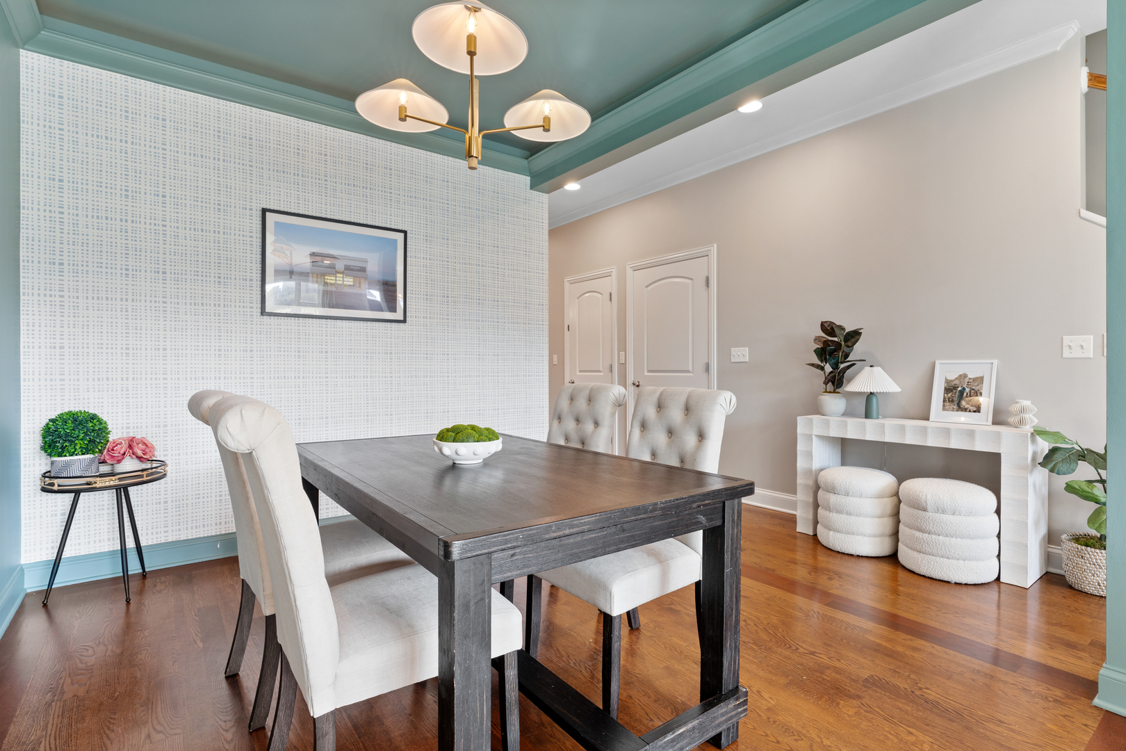 2151 N Oakley Avenue