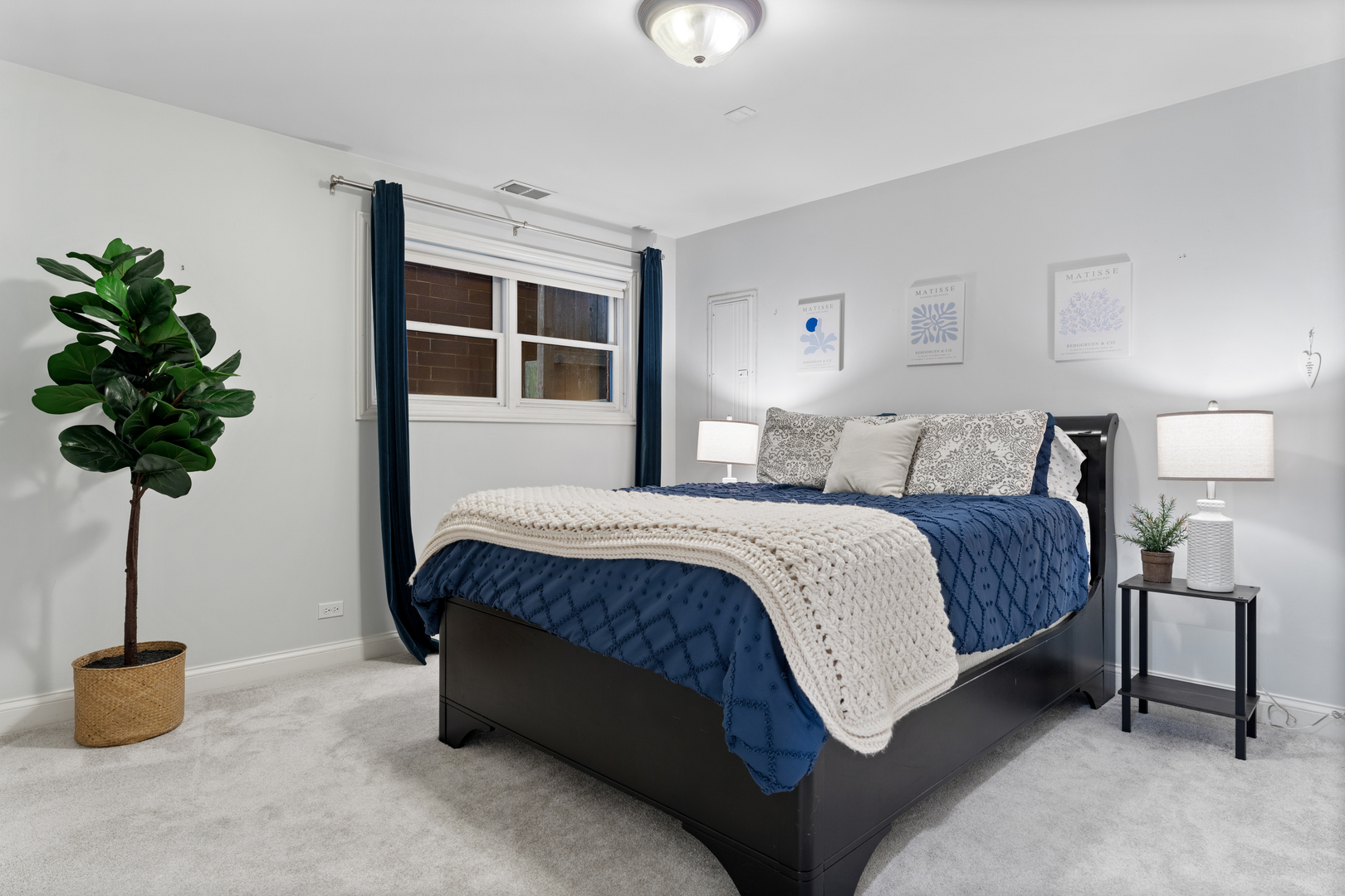 2151 N Oakley Avenue