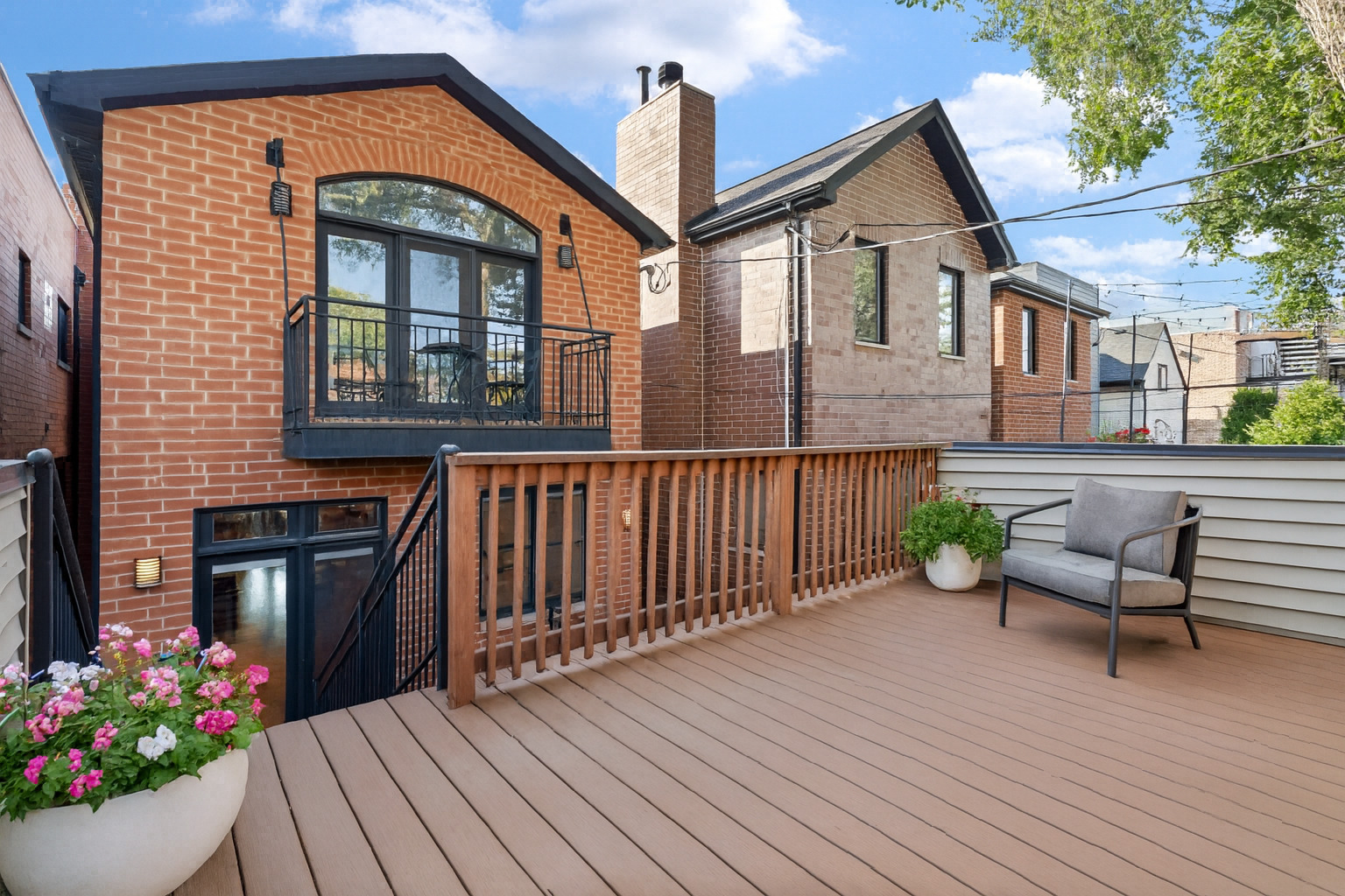 2151 N Oakley Avenue