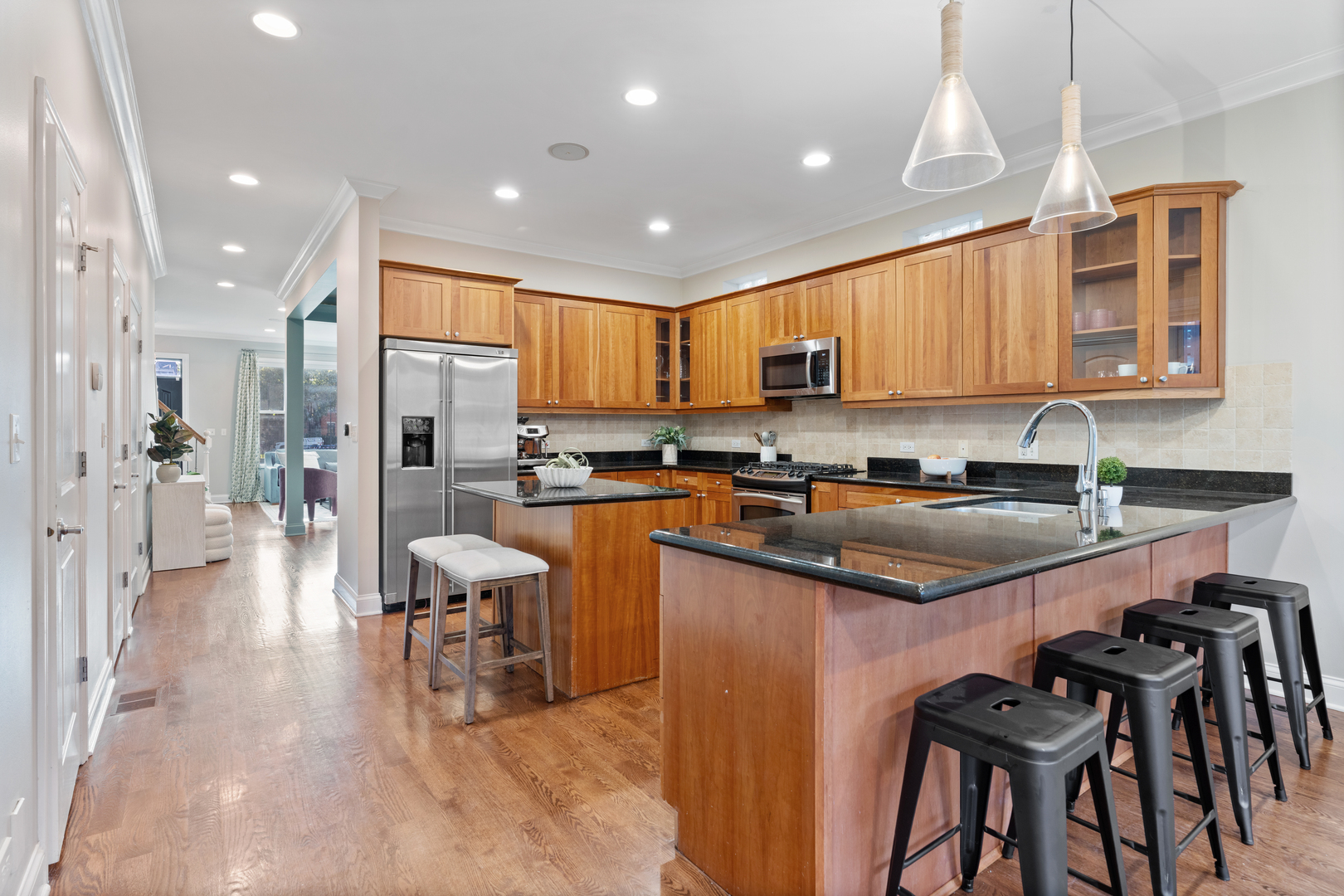 2151 N Oakley Avenue