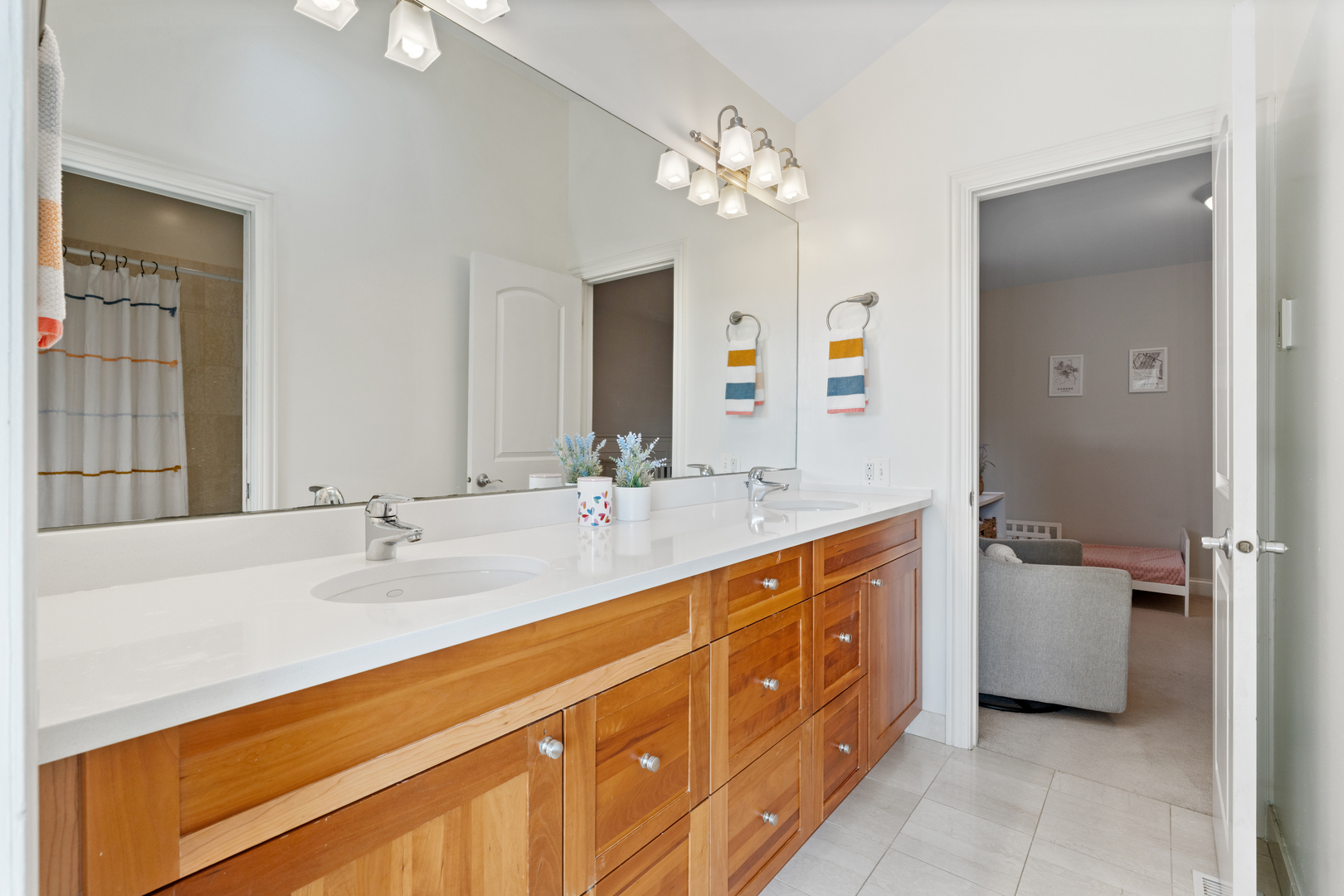 2151 N Oakley Avenue