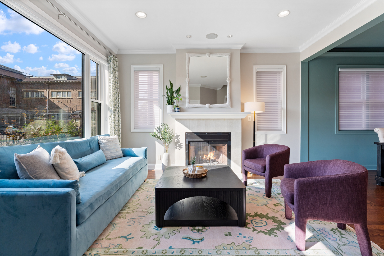 2151 N Oakley Avenue