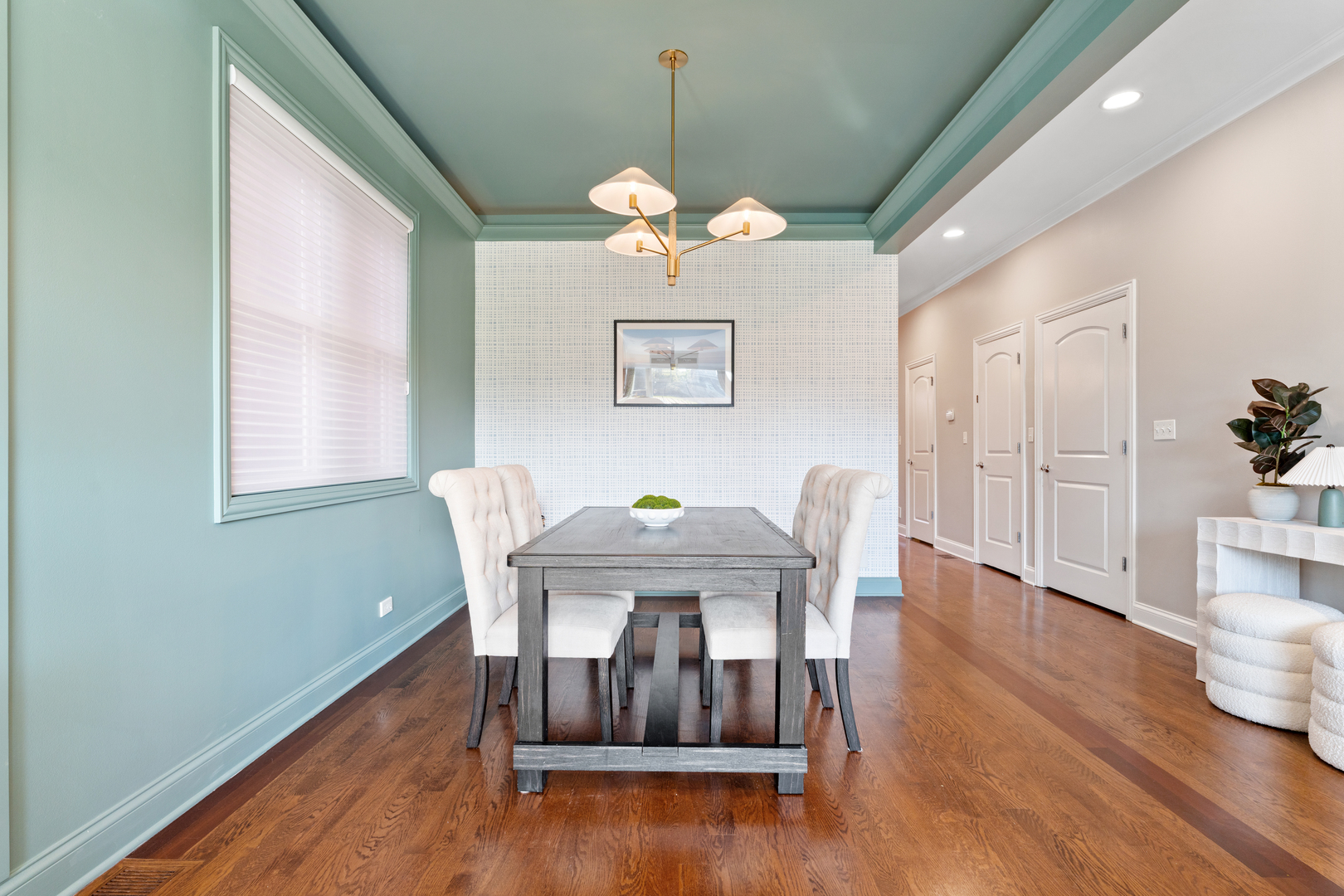 2151 N Oakley Avenue