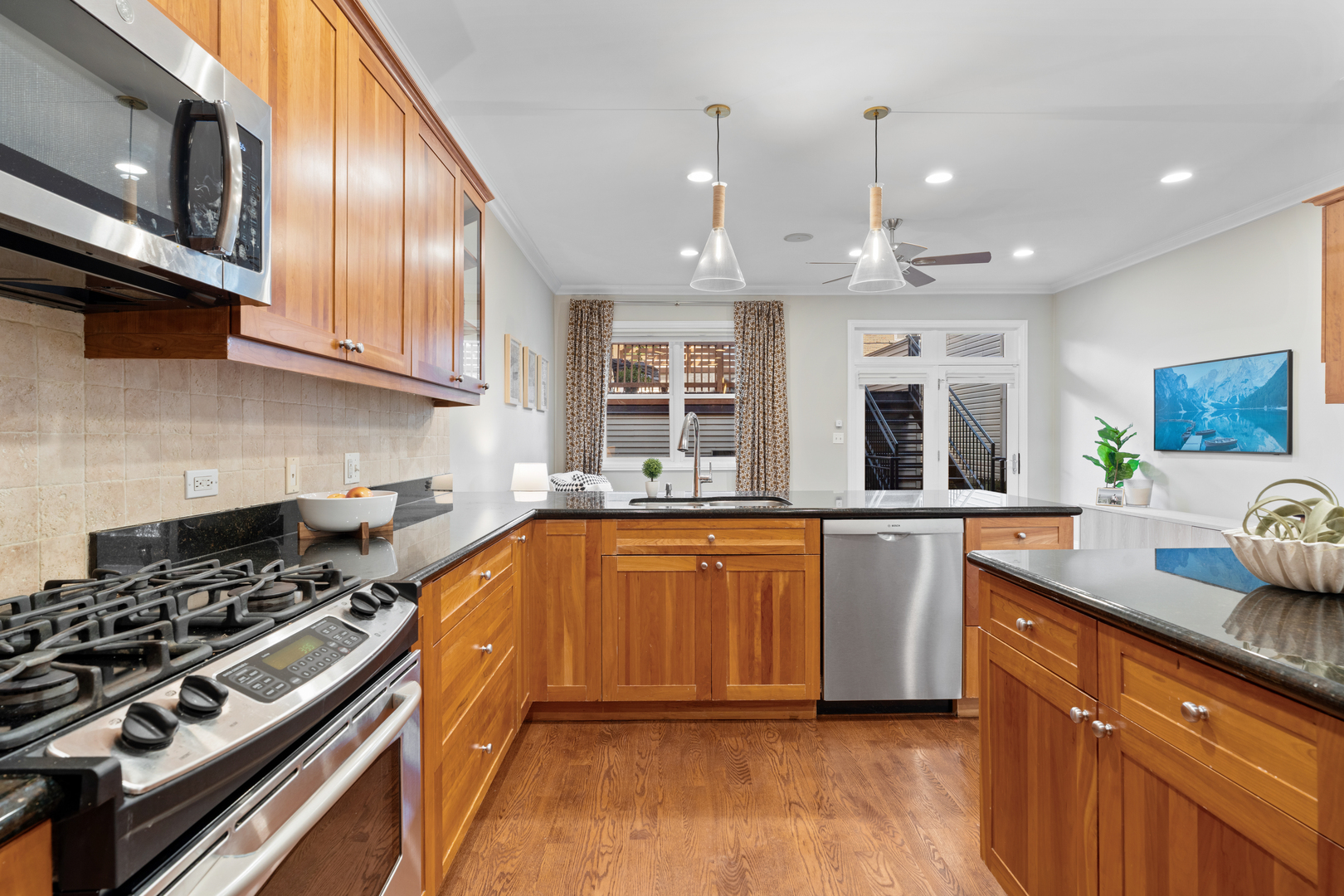 2151 N Oakley Avenue