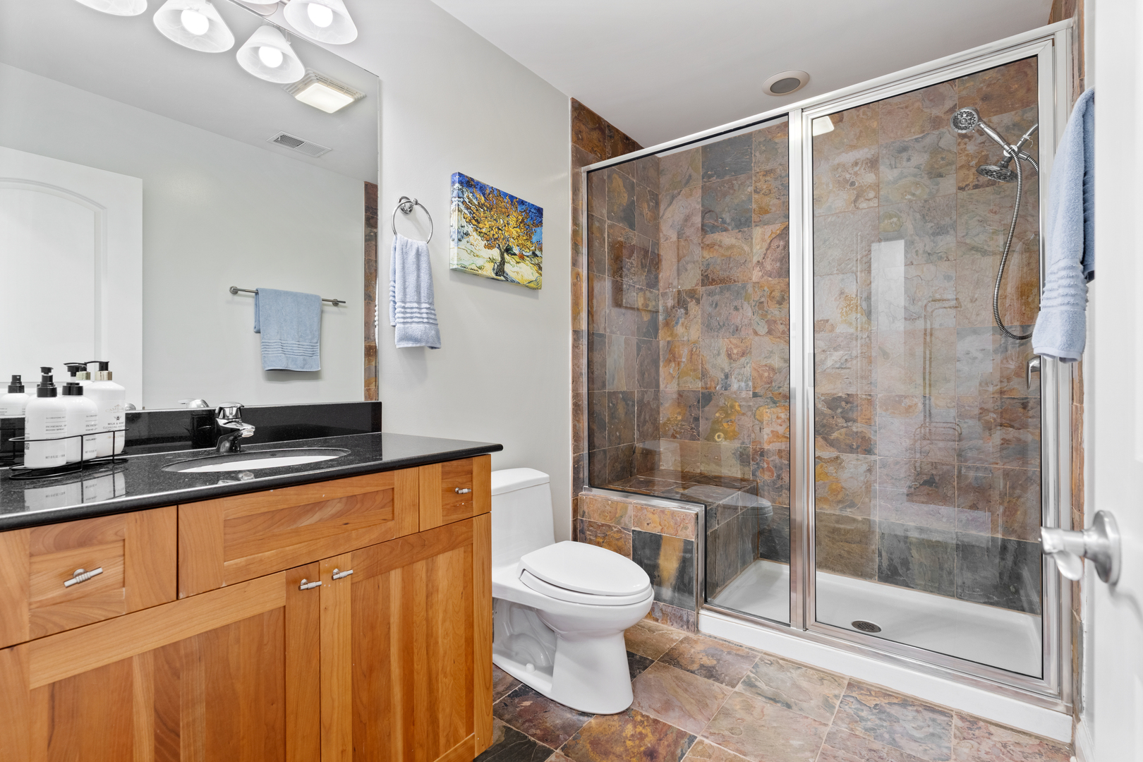 2151 N Oakley Avenue