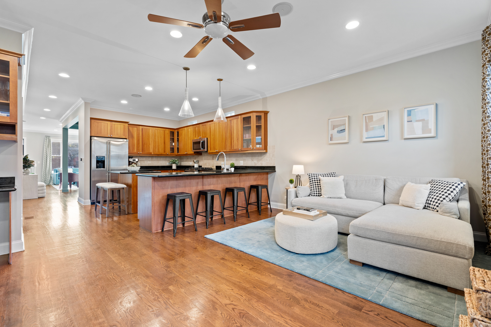 2151 N Oakley Avenue