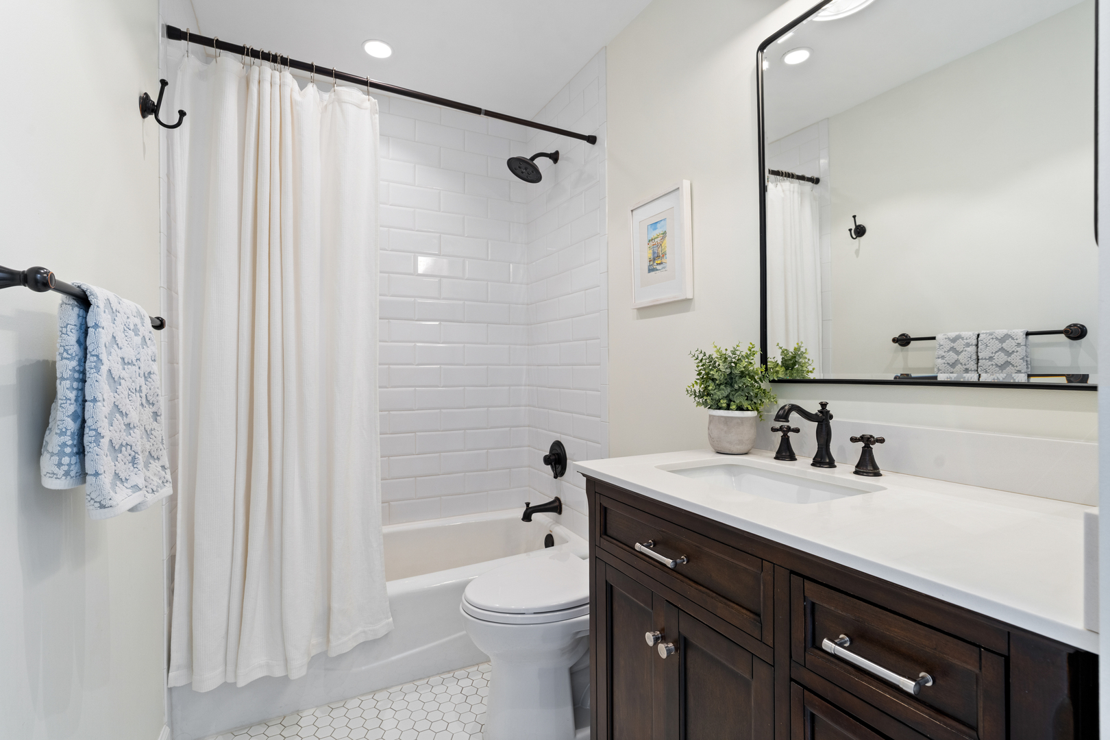 2720 N Greenview Avenue Unit: L