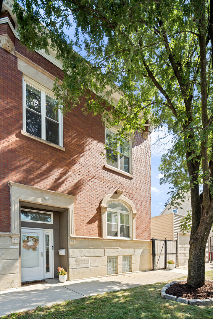 1911 N Lawndale Avenue