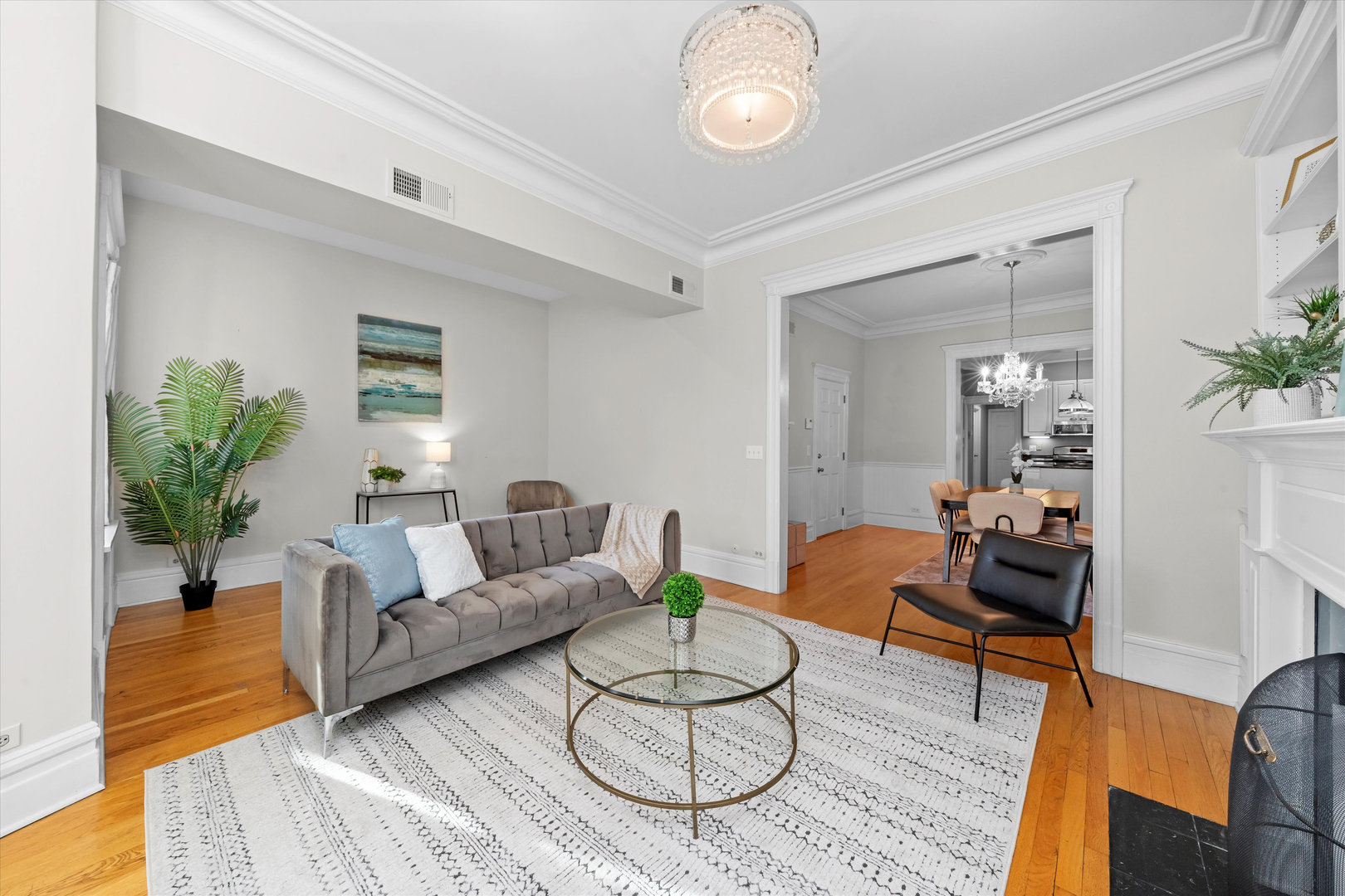 734 W BRIAR Place Unit: 3