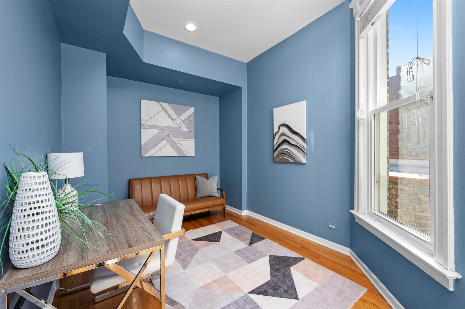734 W BRIAR Place Unit: 3