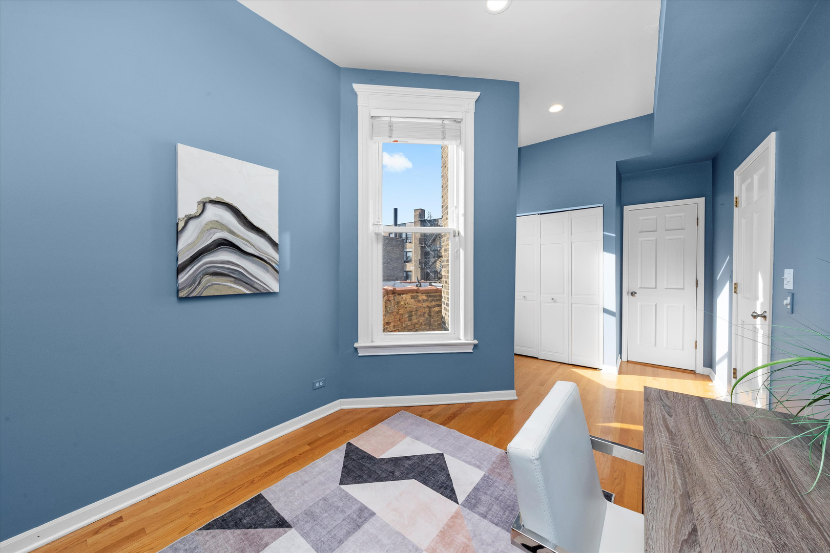734 W BRIAR Place Unit: 3