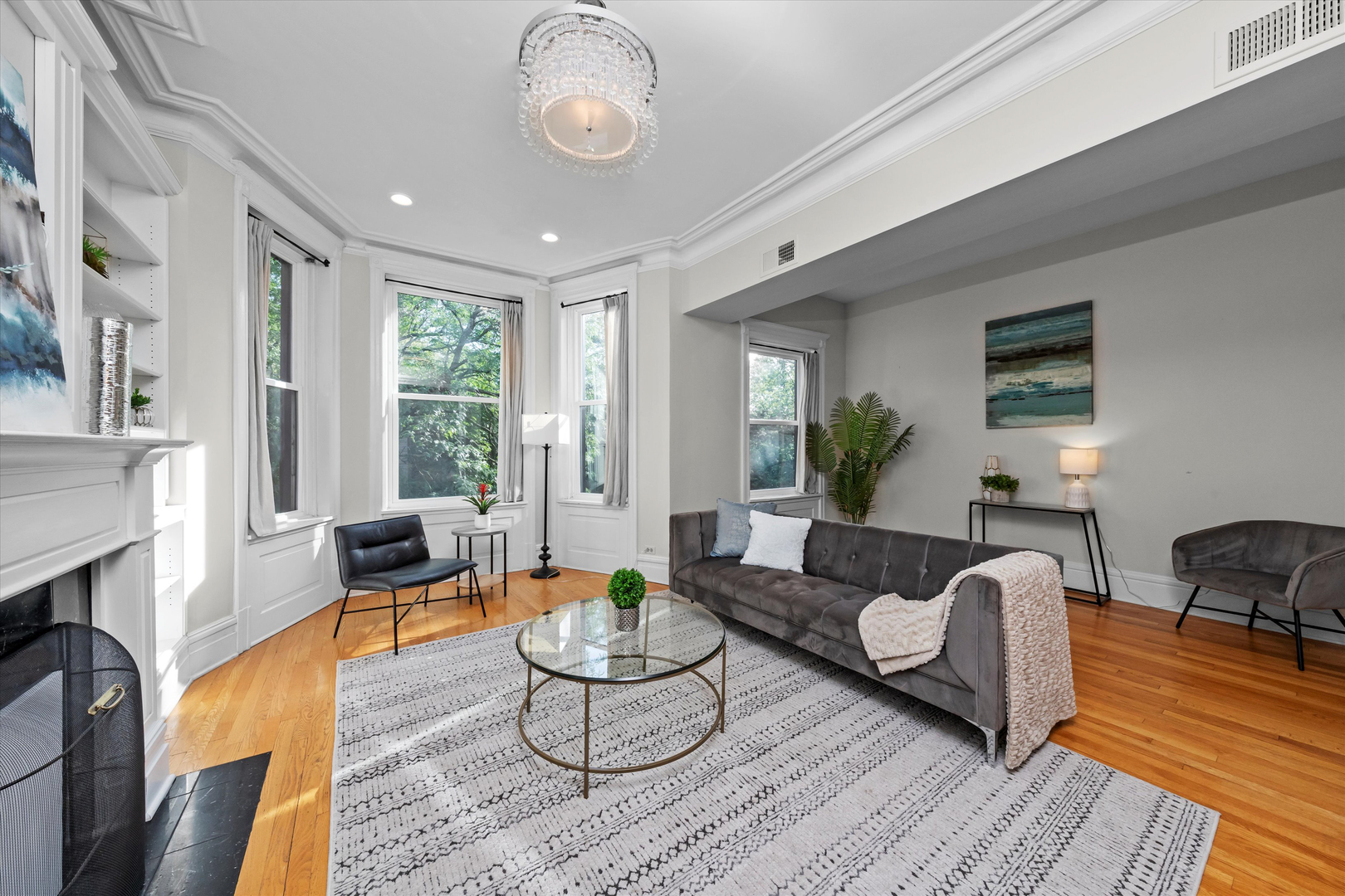 734 W BRIAR Place Unit: 3