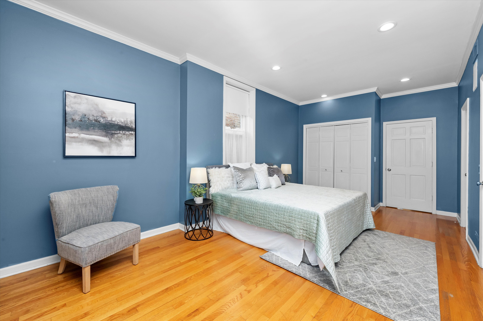 734 W BRIAR Place Unit: 3