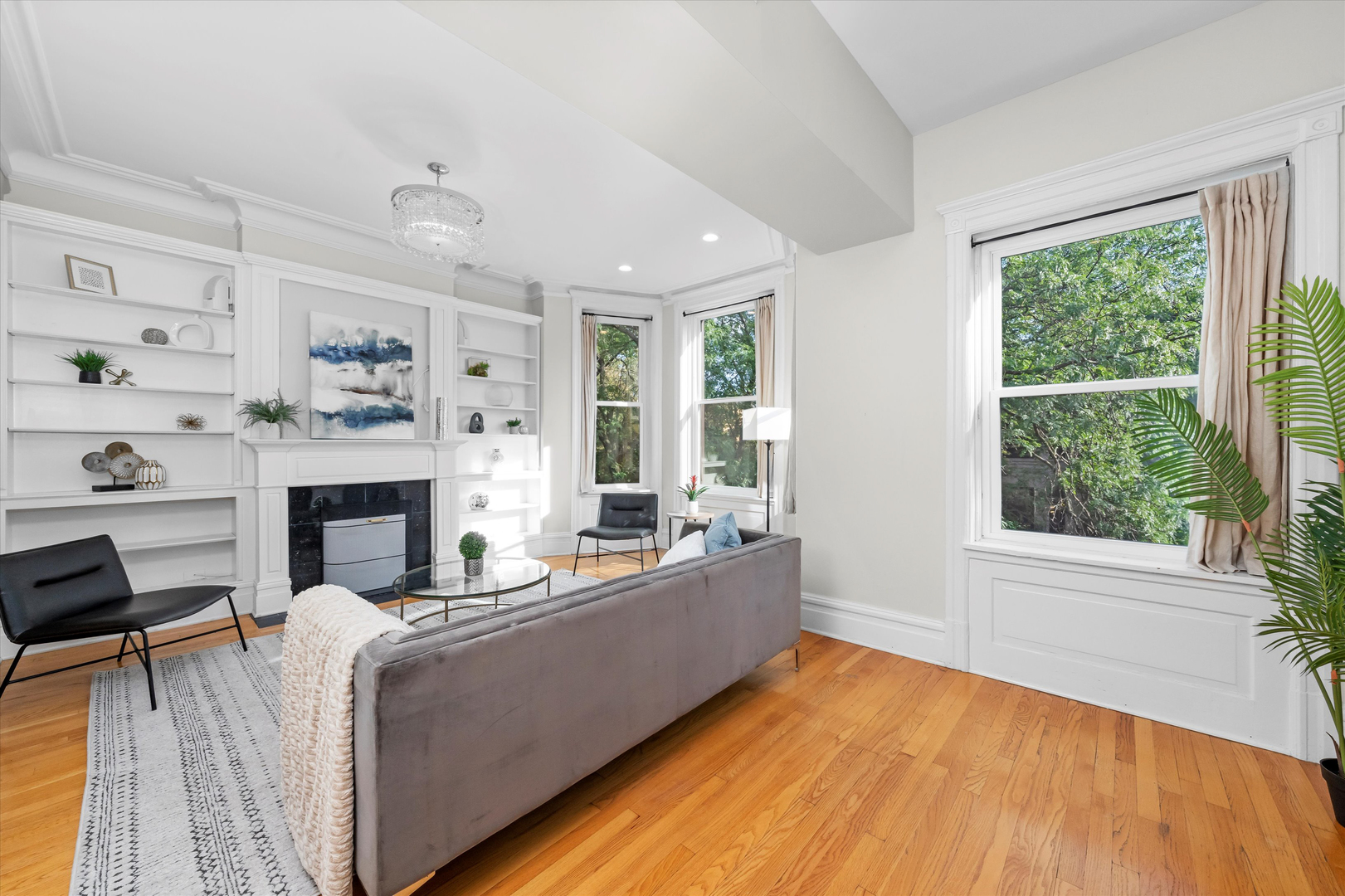 734 W BRIAR Place Unit: 3