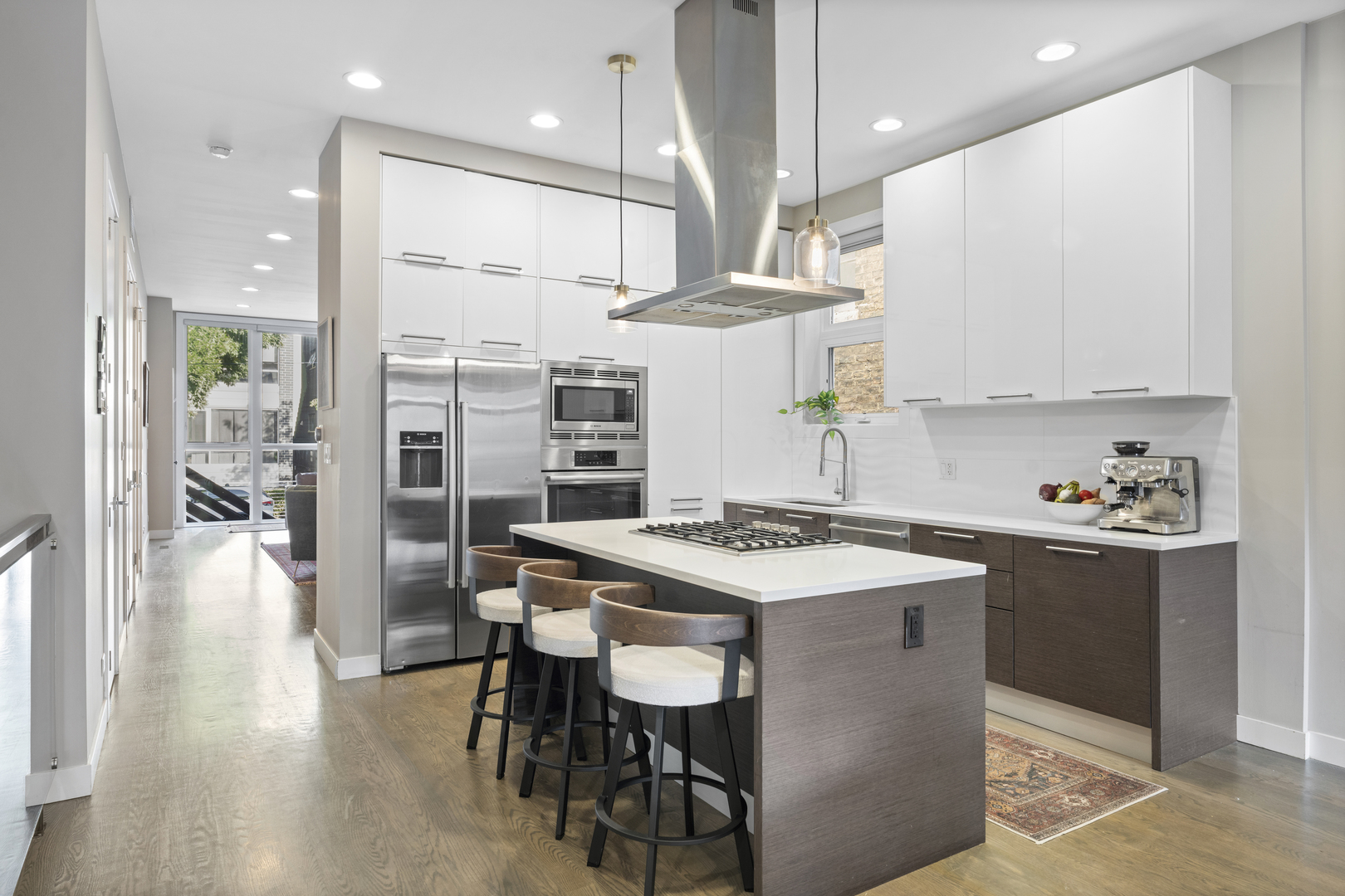 878 N Marshfield Avenue Unit: 1