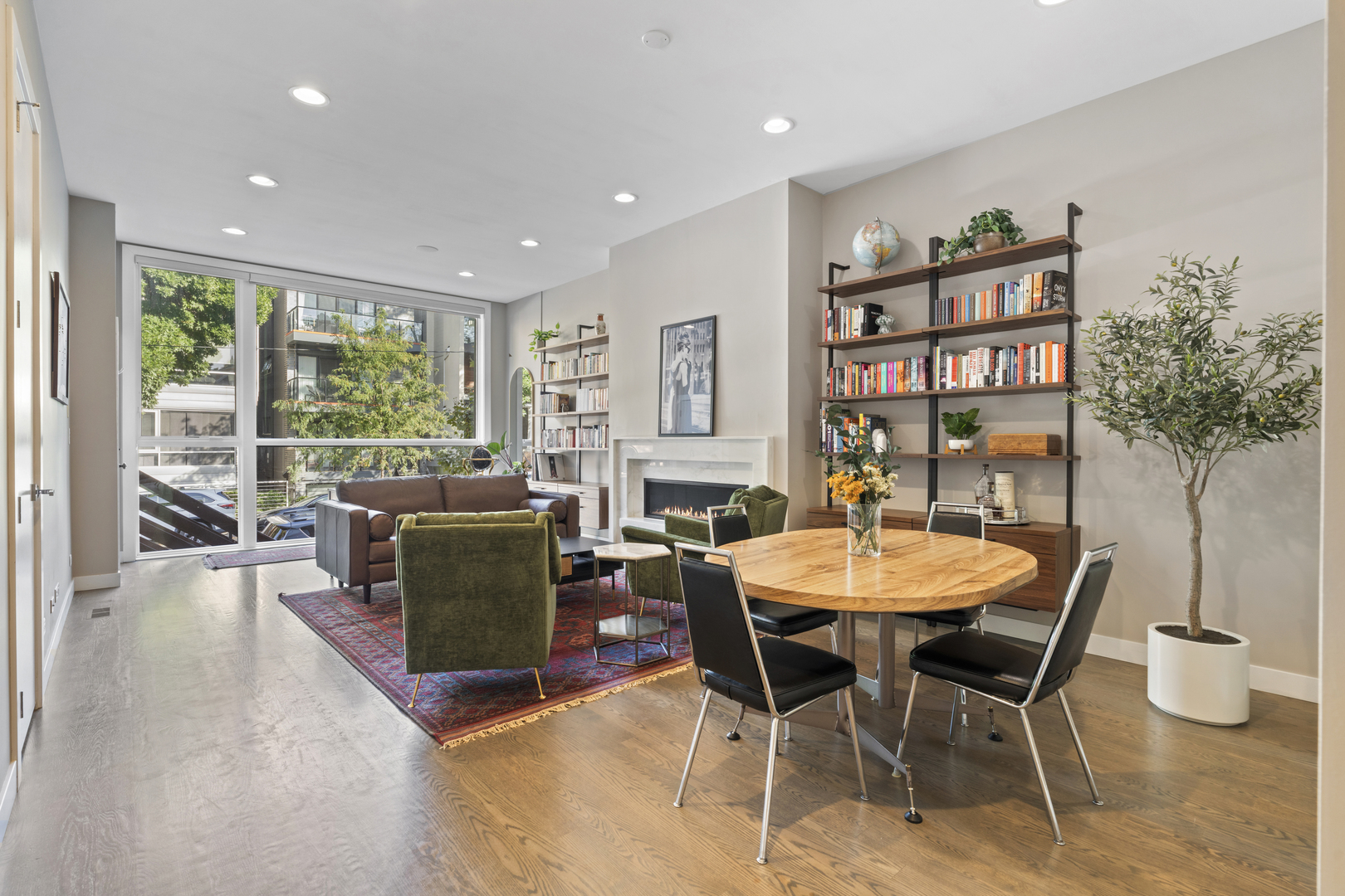 878 N Marshfield Avenue Unit: 1