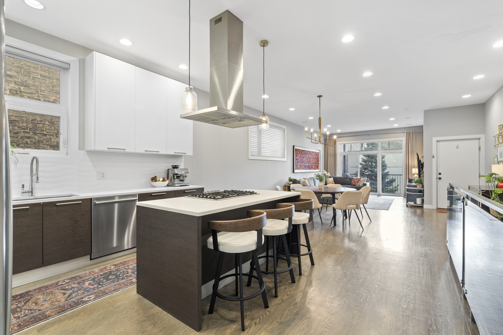 878 N Marshfield Avenue Unit: 1