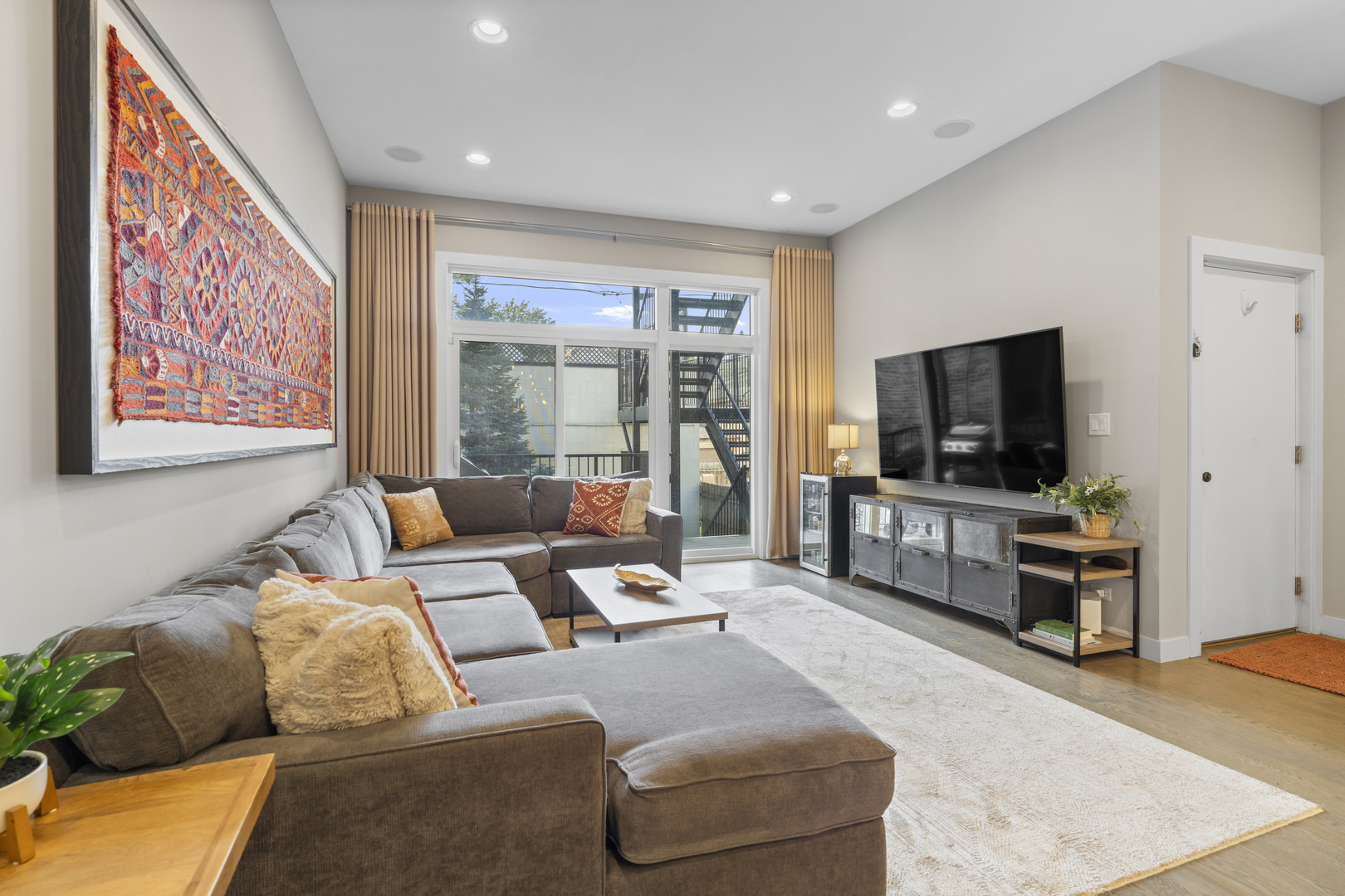 878 N Marshfield Avenue Unit: 1