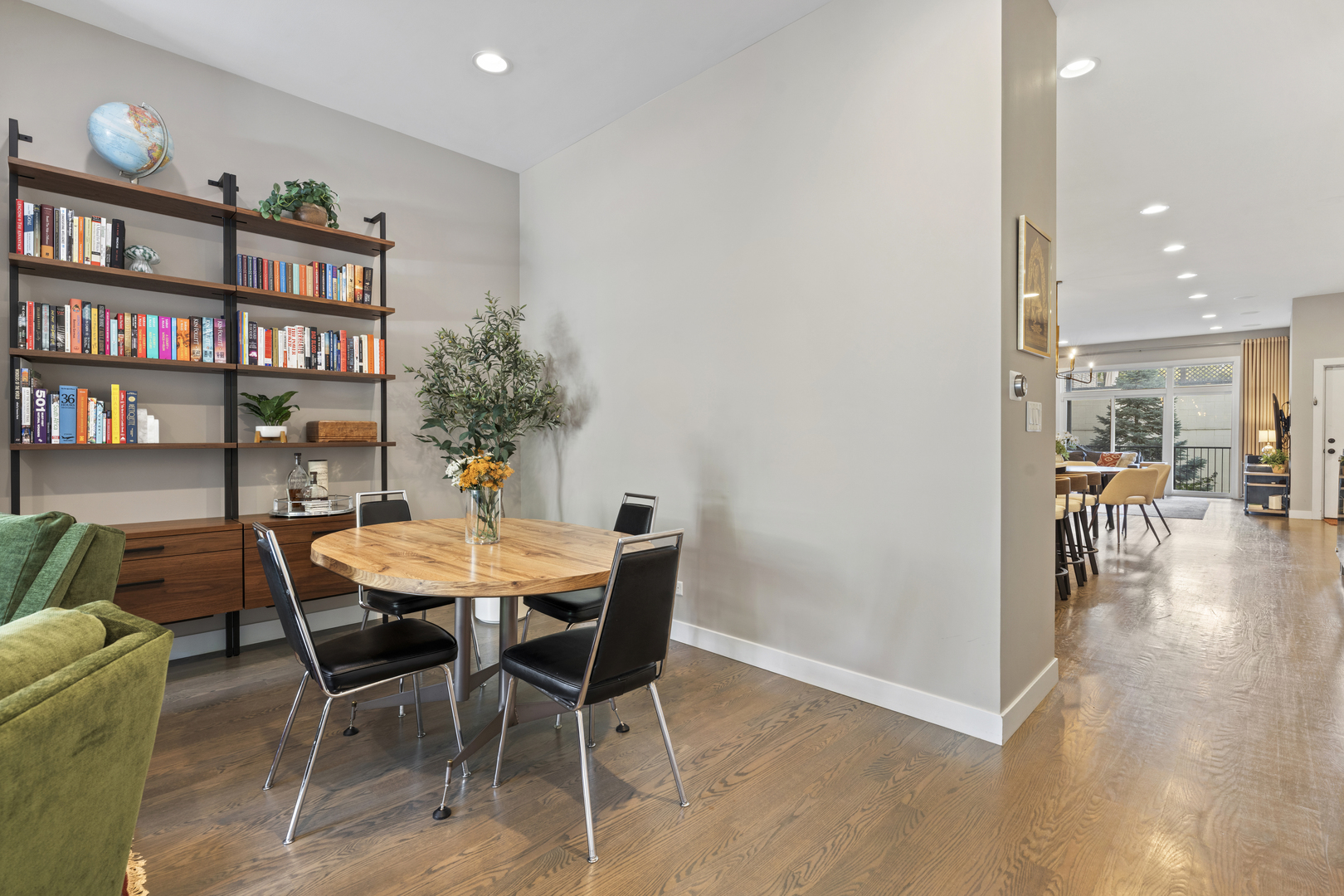 878 N Marshfield Avenue Unit: 1