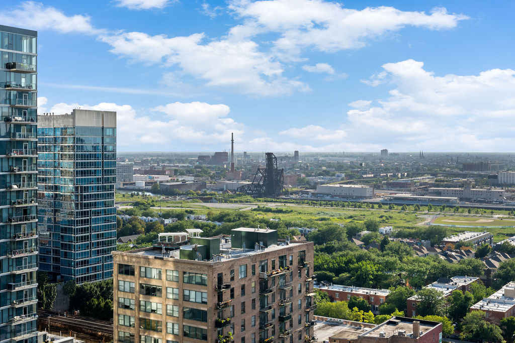 1250 S MICHIGAN Avenue Unit: 2204