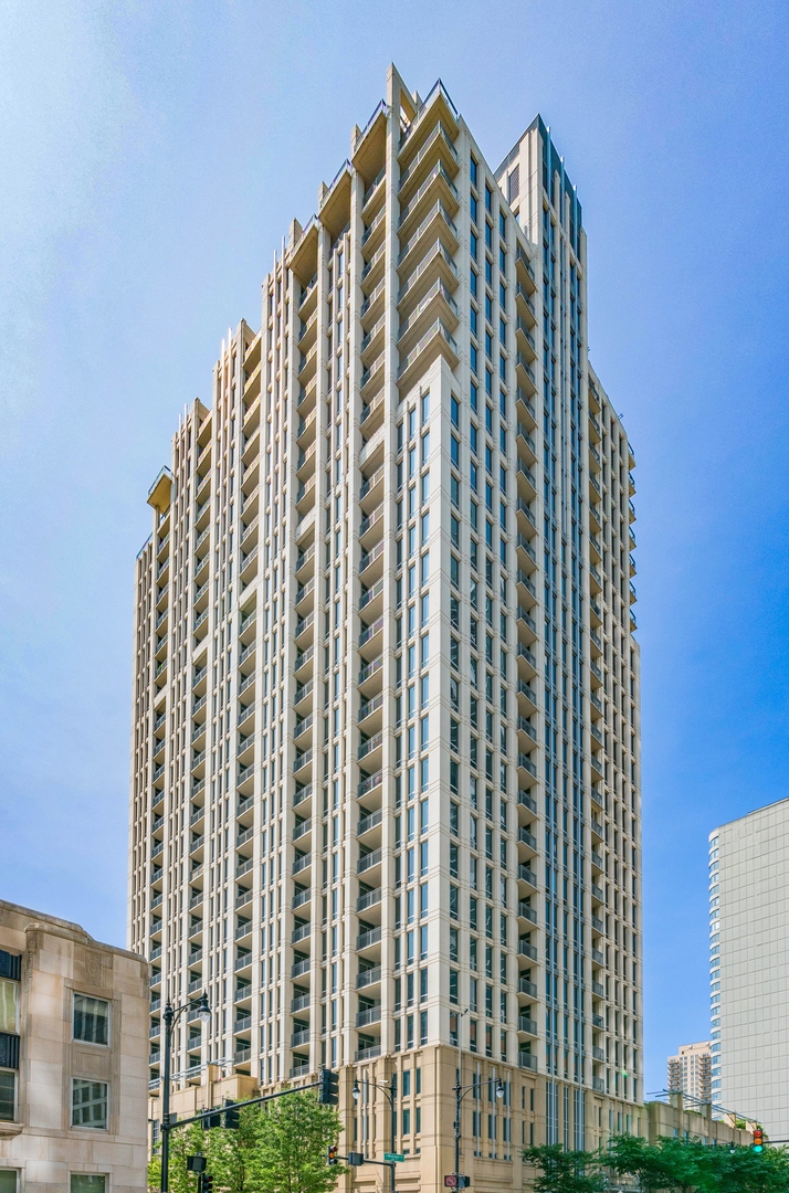 1250 S MICHIGAN Avenue Unit: 2204