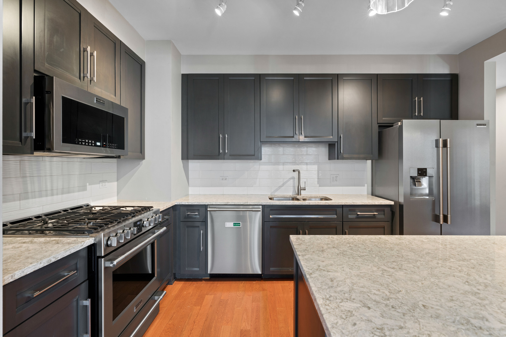 1250 S MICHIGAN Avenue Unit: 2204