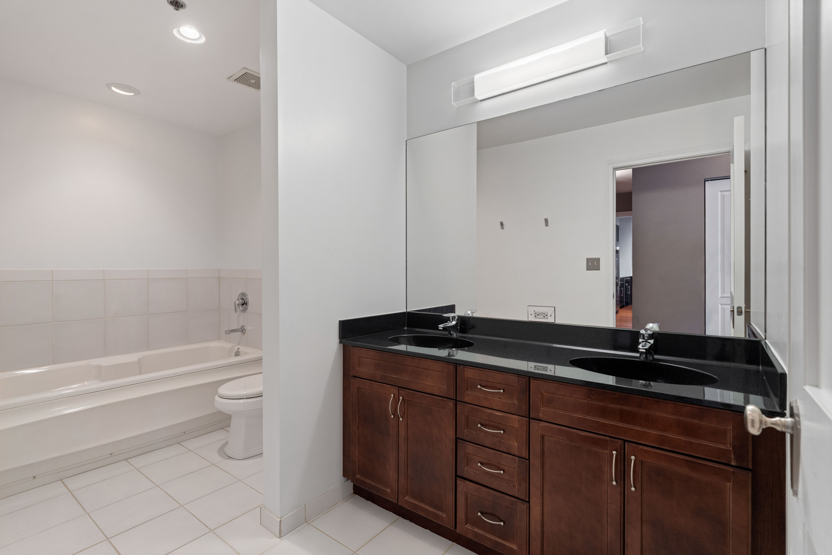 1250 S MICHIGAN Avenue Unit: 2204