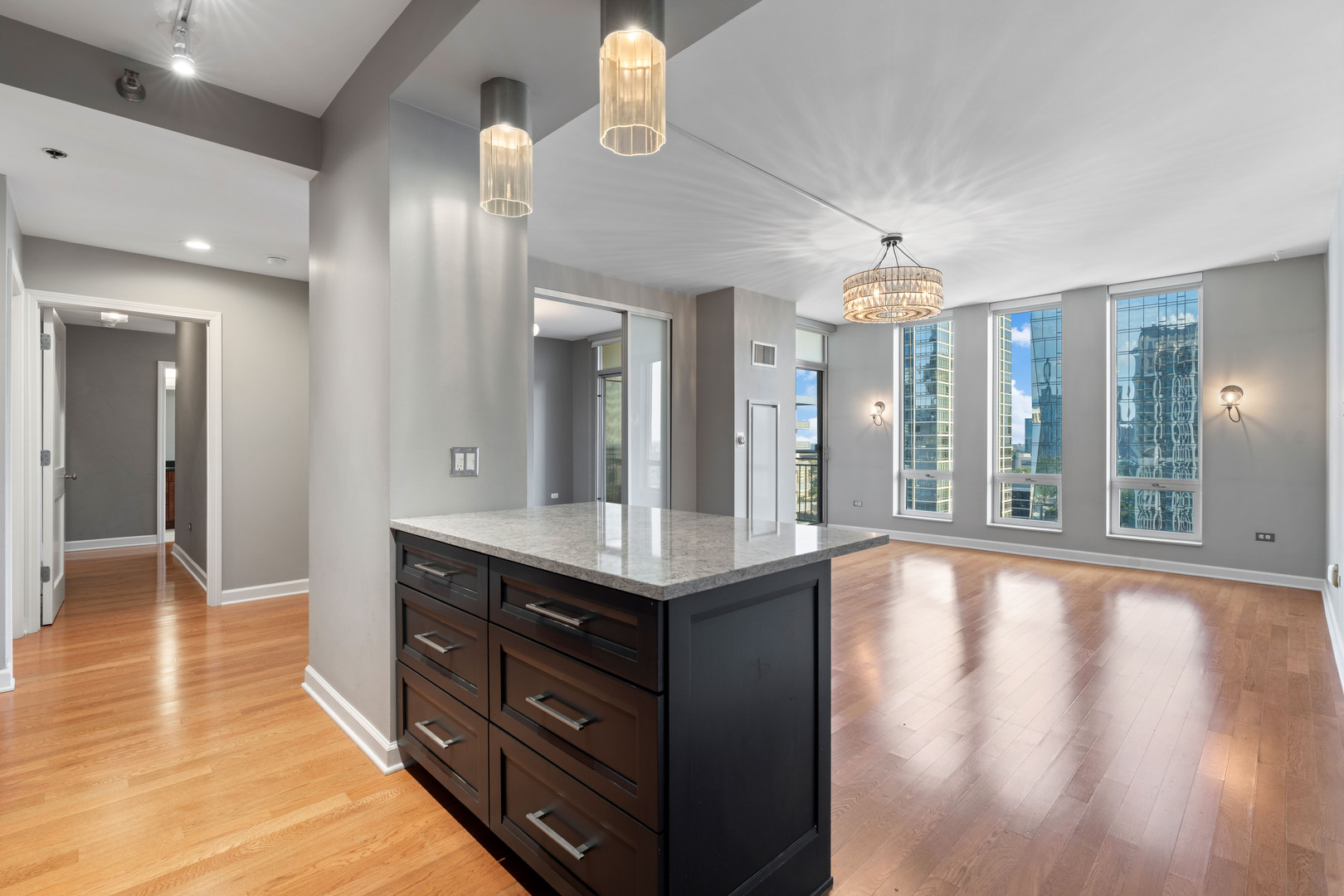 1250 S MICHIGAN Avenue Unit: 2204