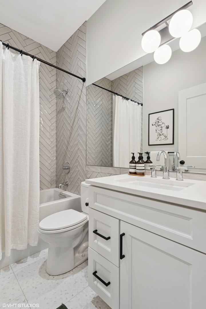 1717 N Humboldt Boulevard Unit: 2N