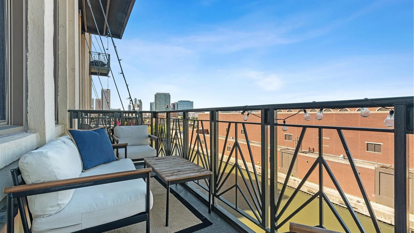 758 N Larrabee Street Unit: 504