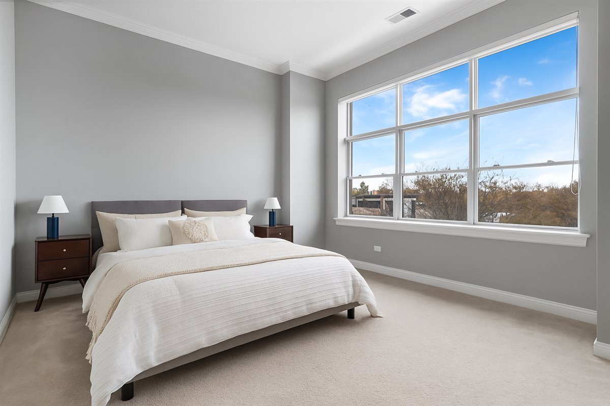 1815 N MILWAUKEE Avenue Unit: 402