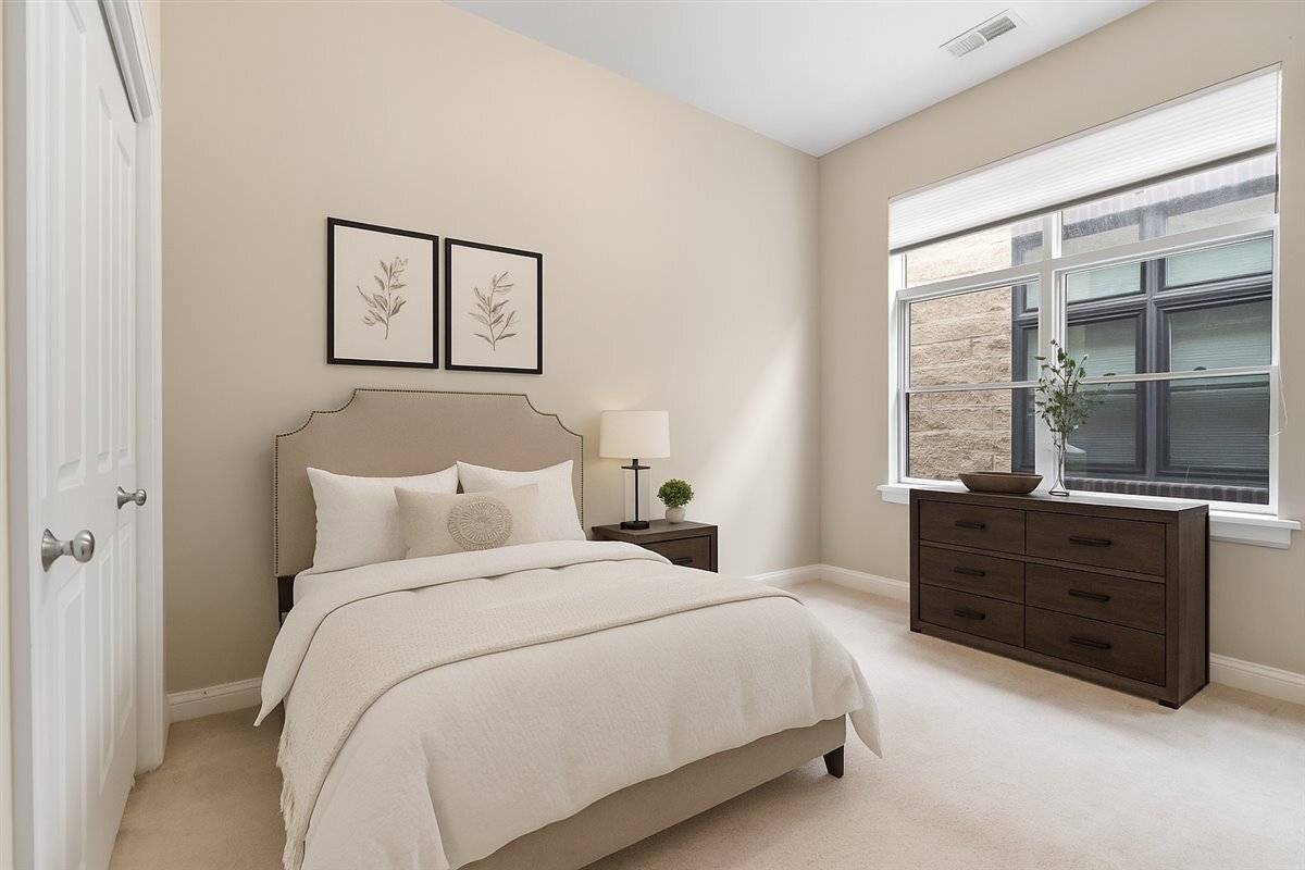 1815 N MILWAUKEE Avenue Unit: 402