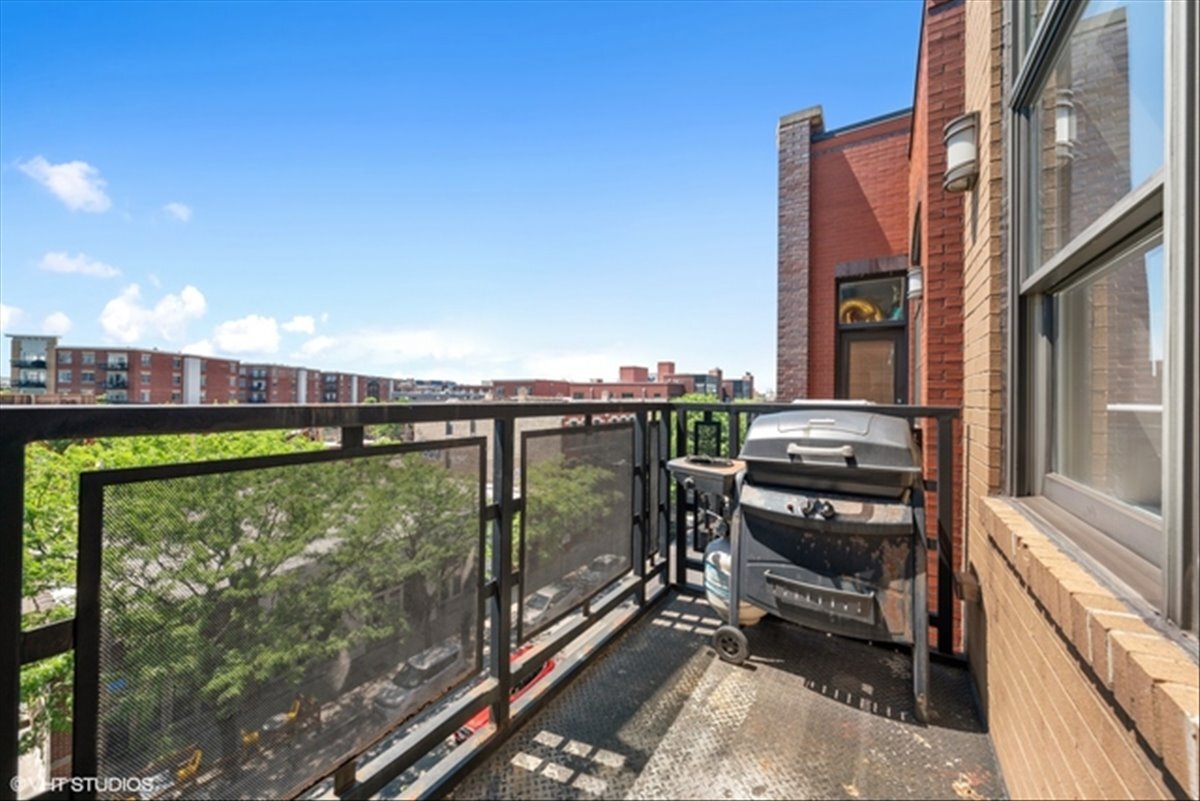 1815 N MILWAUKEE Avenue Unit: 402