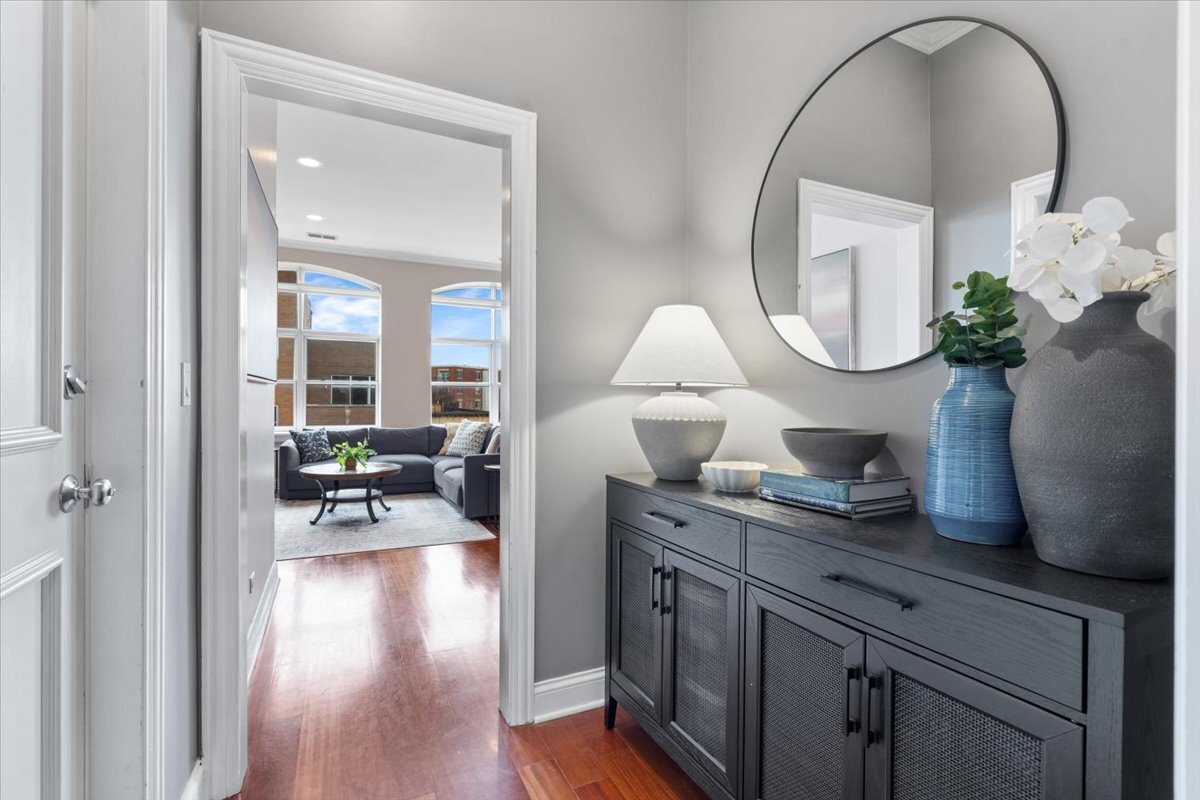 1815 N MILWAUKEE Avenue Unit: 402