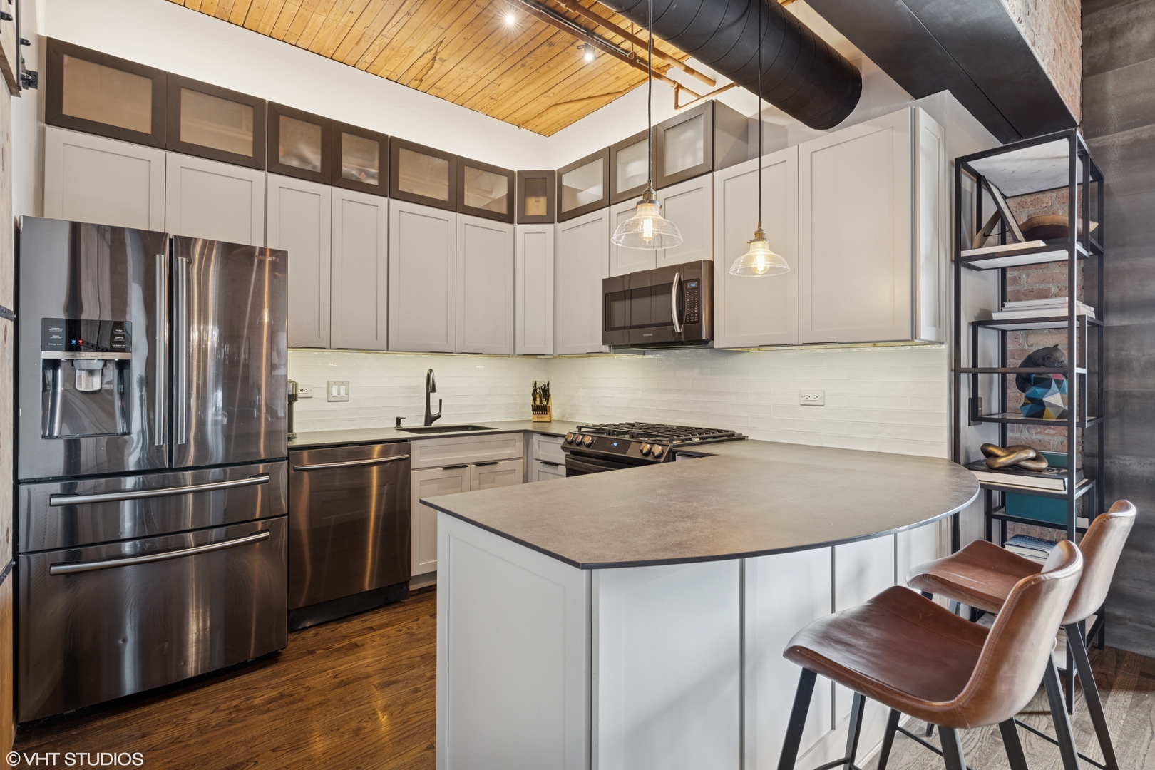 550 N Kingsbury Street Unit: 408