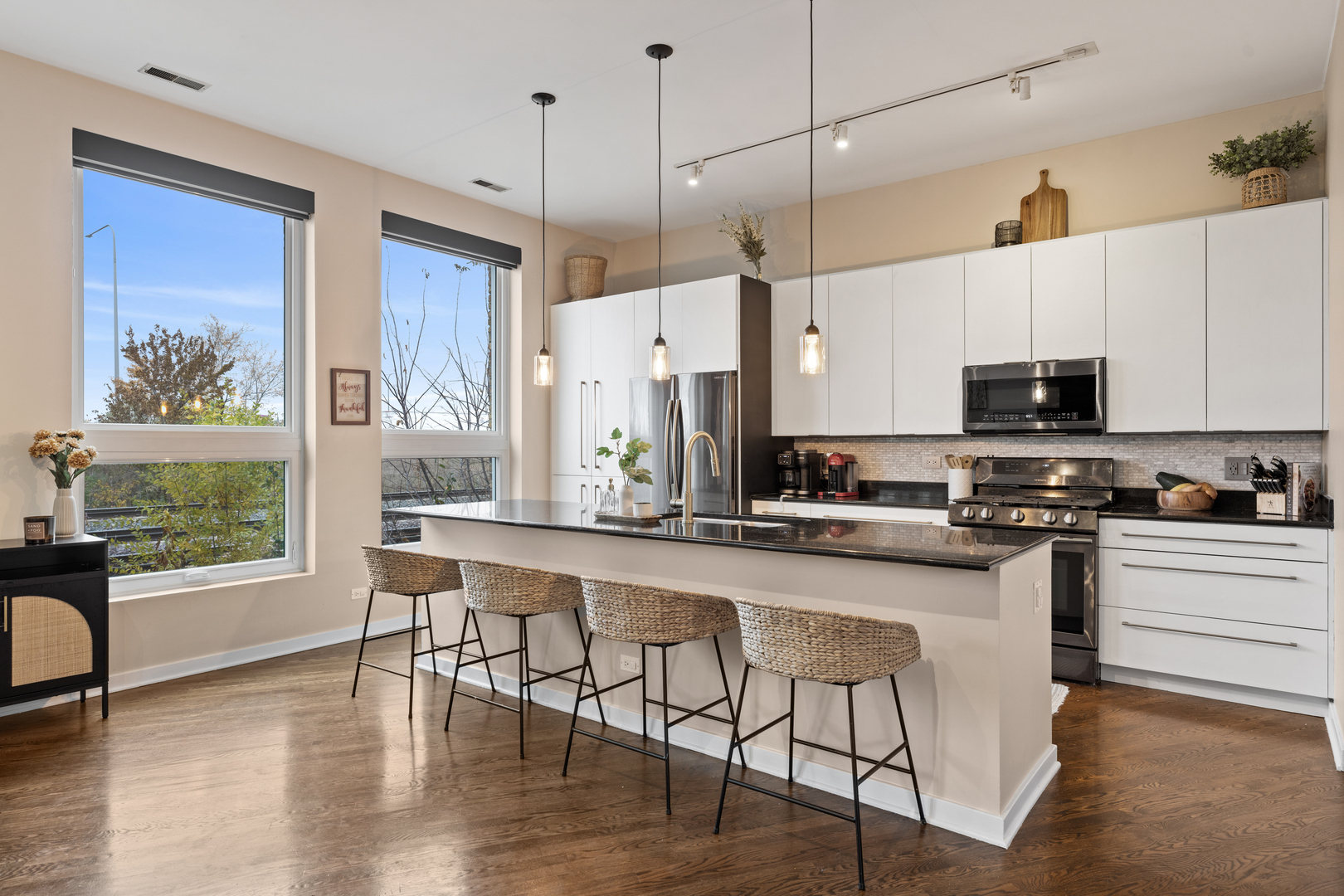 2828 N Talman Avenue Unit: R