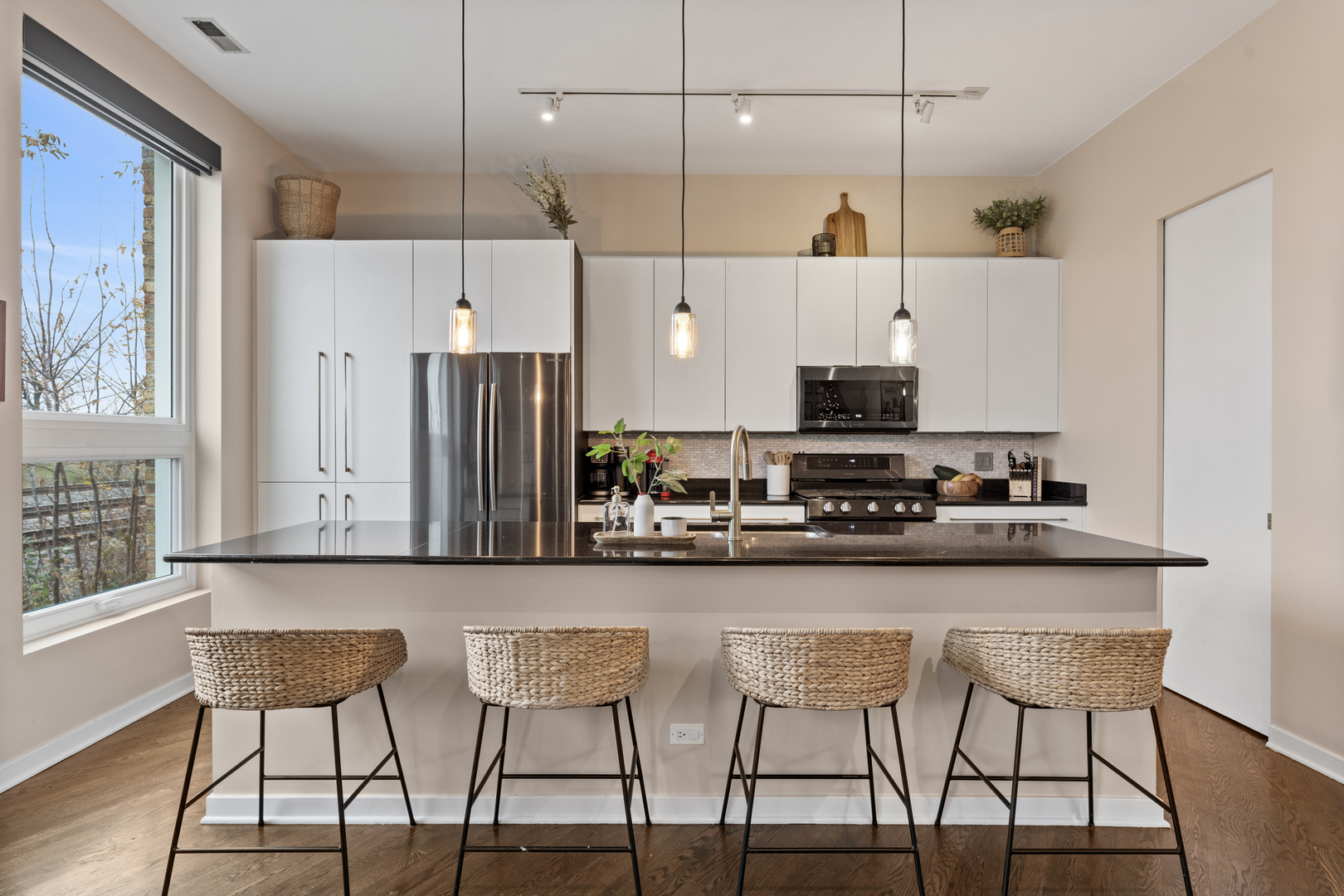 2828 N Talman Avenue Unit: R