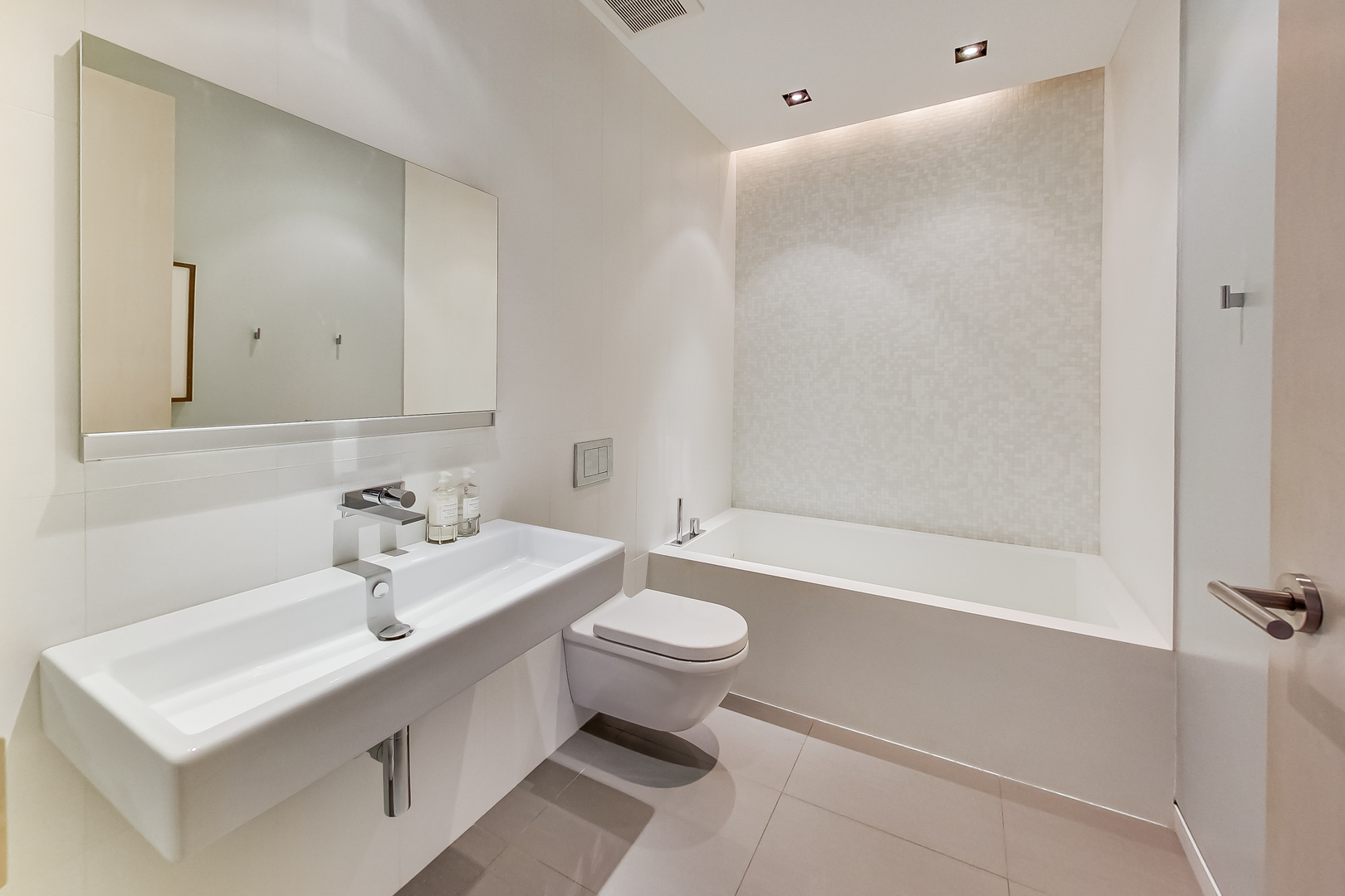 1327 W Washington Boulevard Unit: 2H