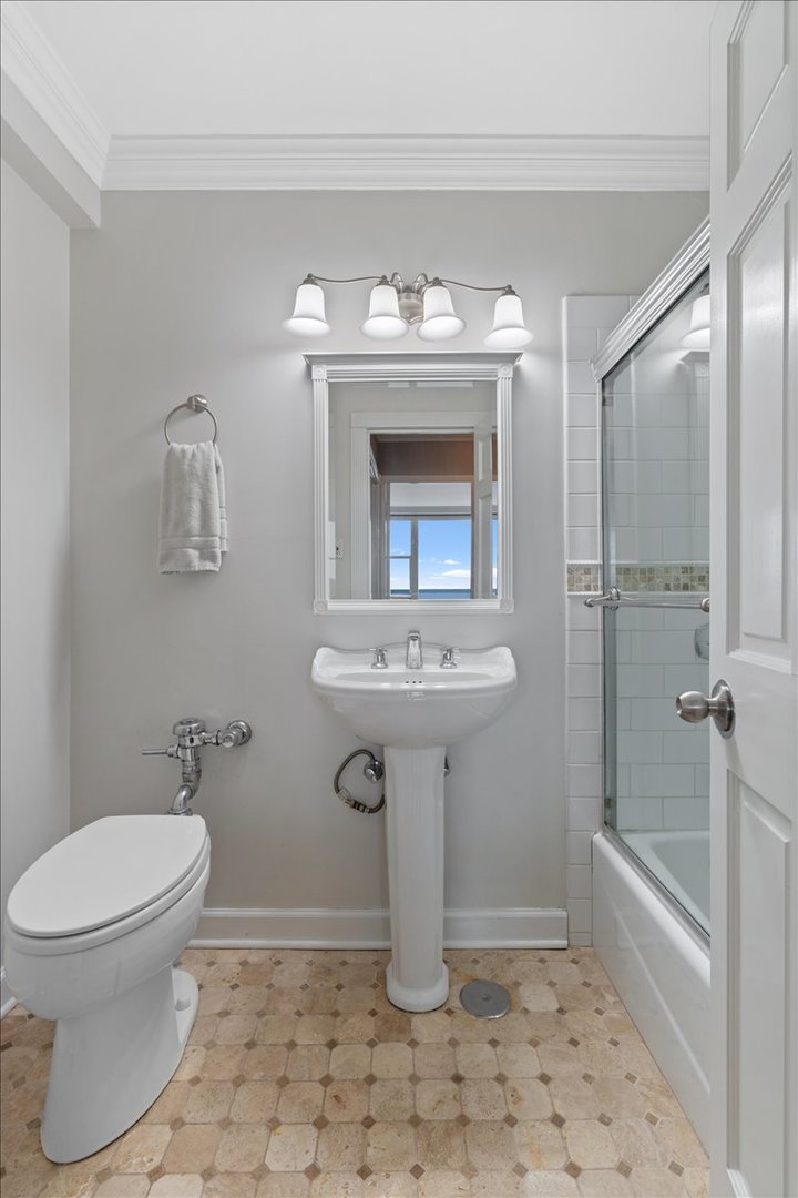 1150 N Lake Shore Drive Unit: 20C