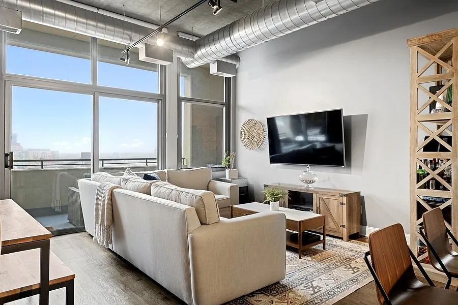 900 N Kingsbury Street Unit: 1110