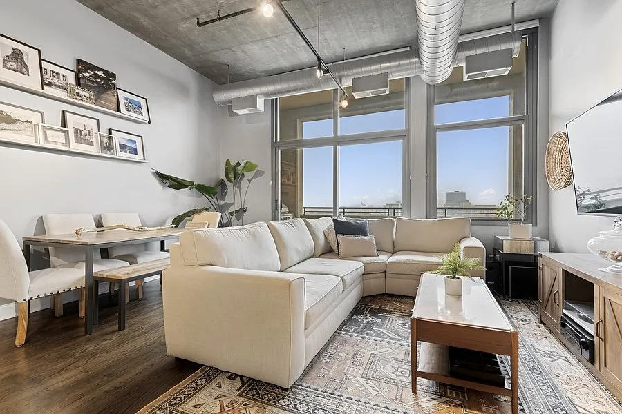 900 N Kingsbury Street Unit: 1110