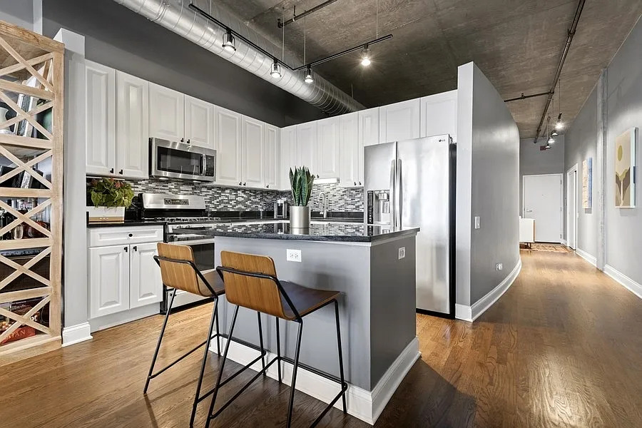 900 N Kingsbury Street Unit: 1110