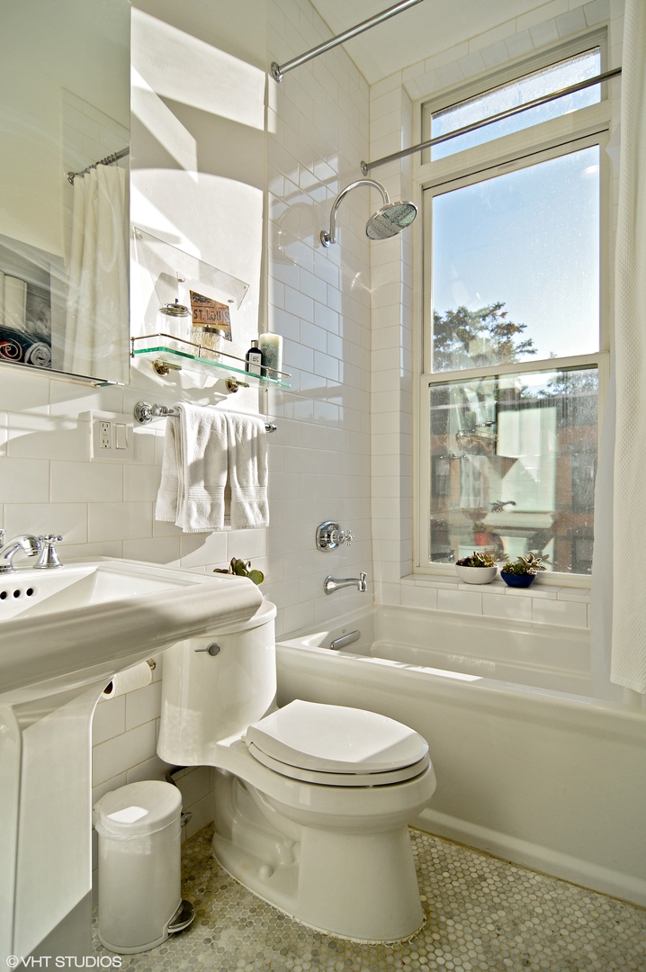 223 W WISCONSIN Street Unit: 2C