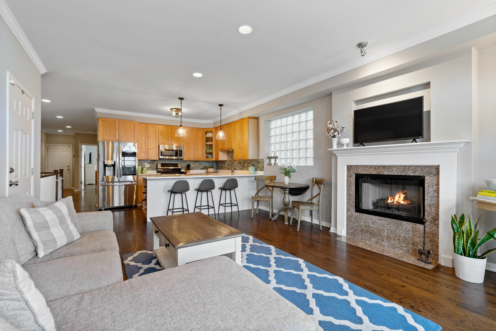 1716 N Talman Avenue Unit: 1N