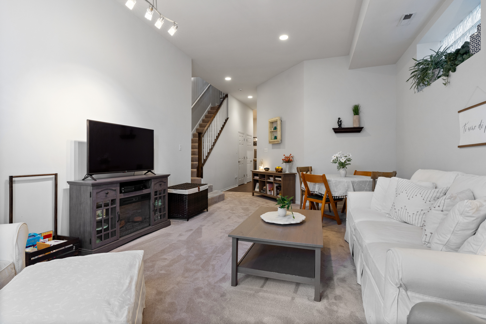 1716 N Talman Avenue Unit: 1N