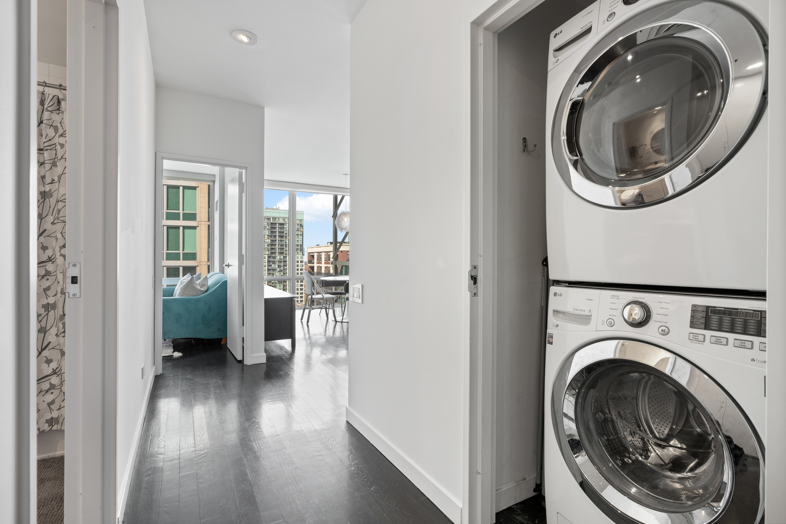 653 N Kingsbury Street Unit: 1405