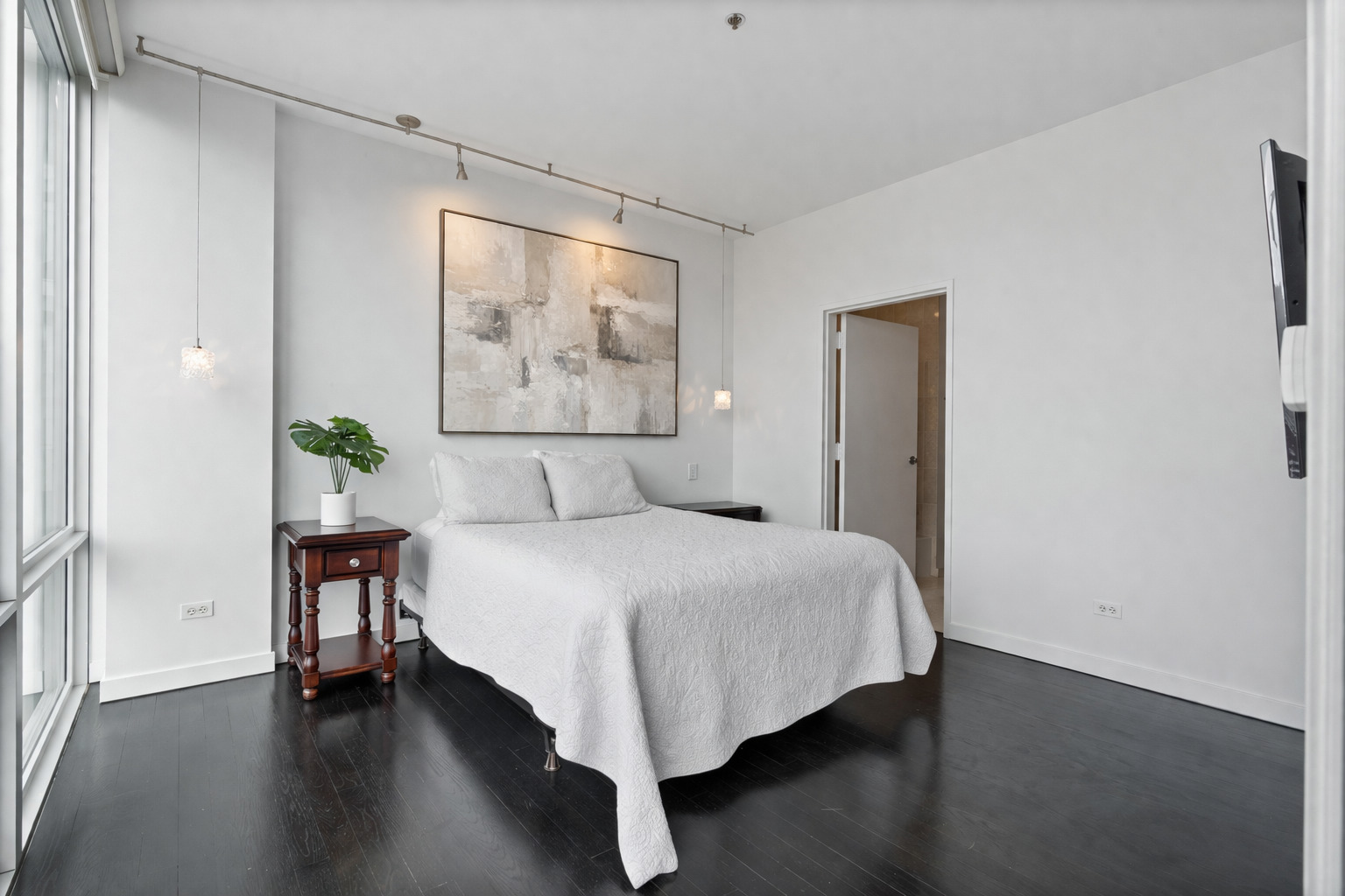 653 N Kingsbury Street Unit: 1405