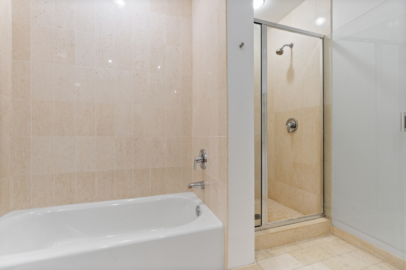 653 N Kingsbury Street Unit: 1405