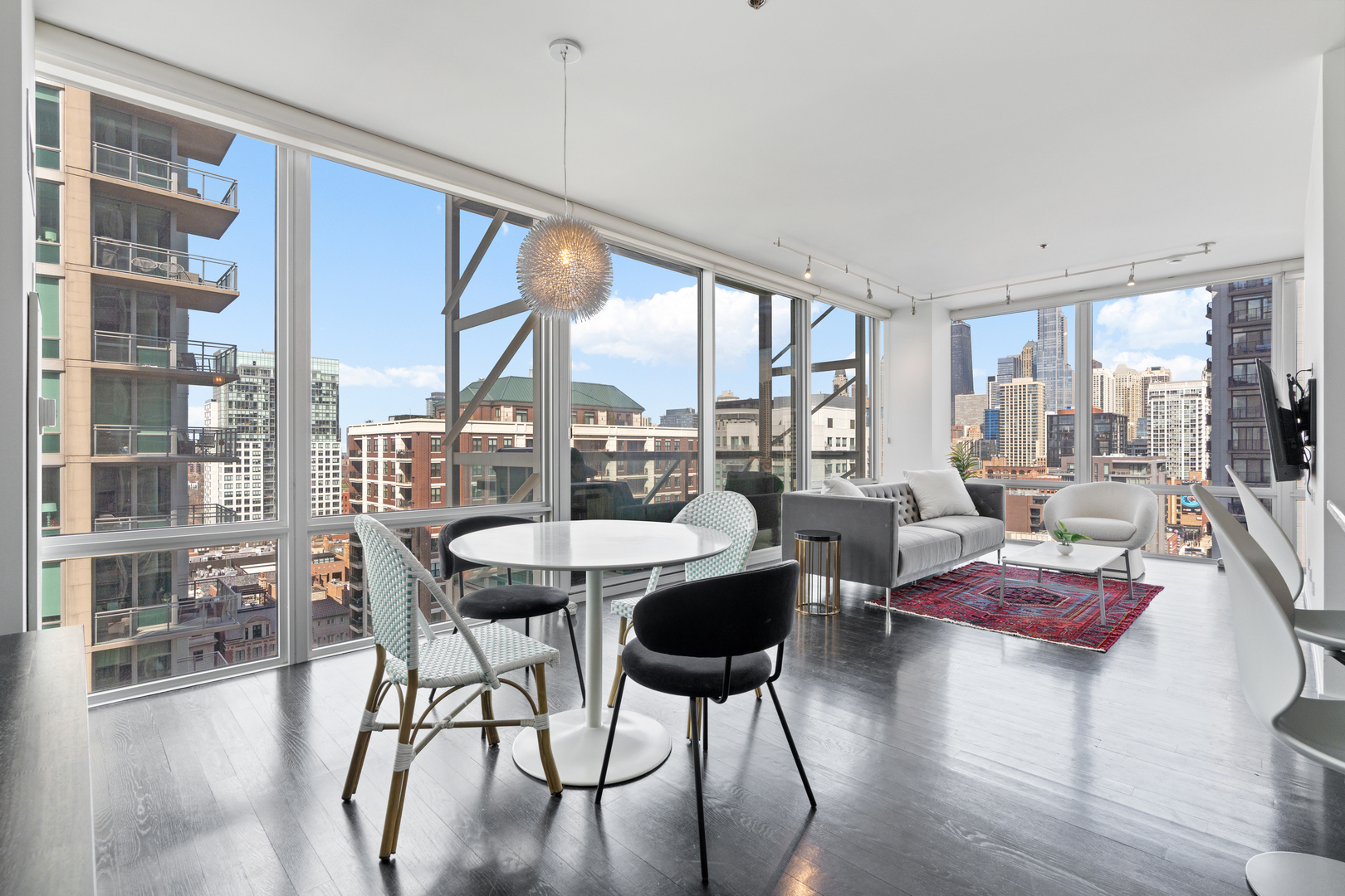 653 N Kingsbury Street Unit: 1405