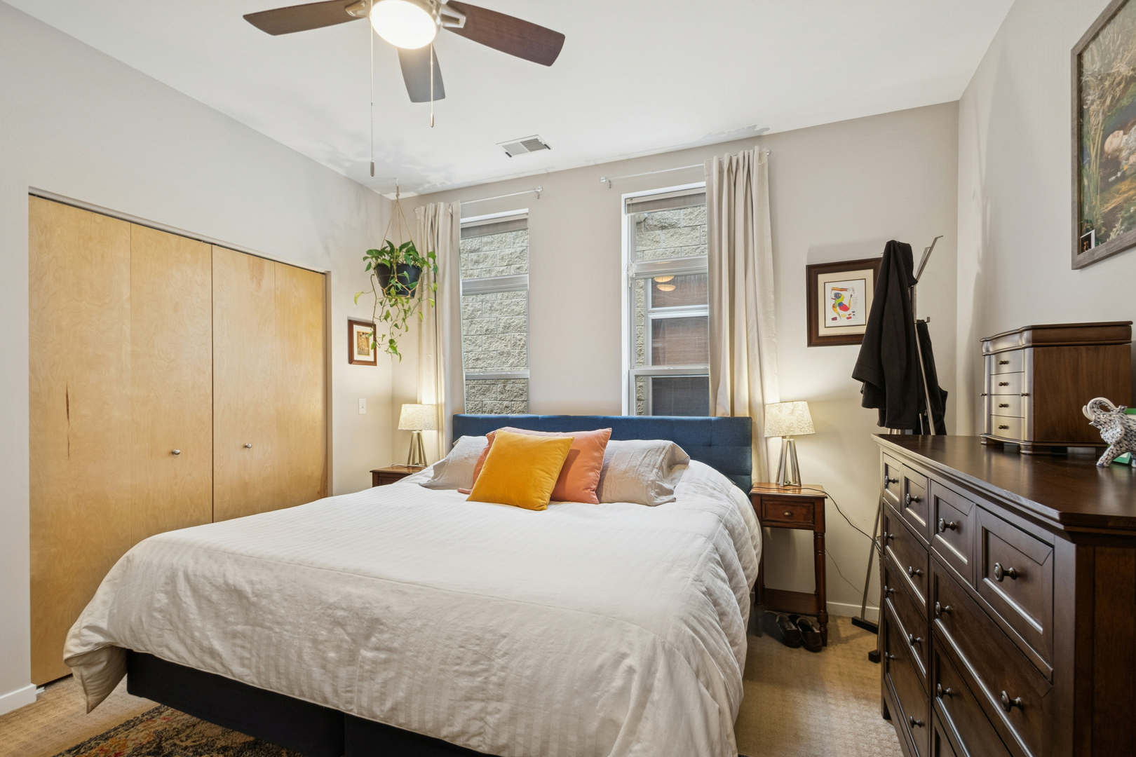 2923 N CLYBOURN Avenue Unit: 403